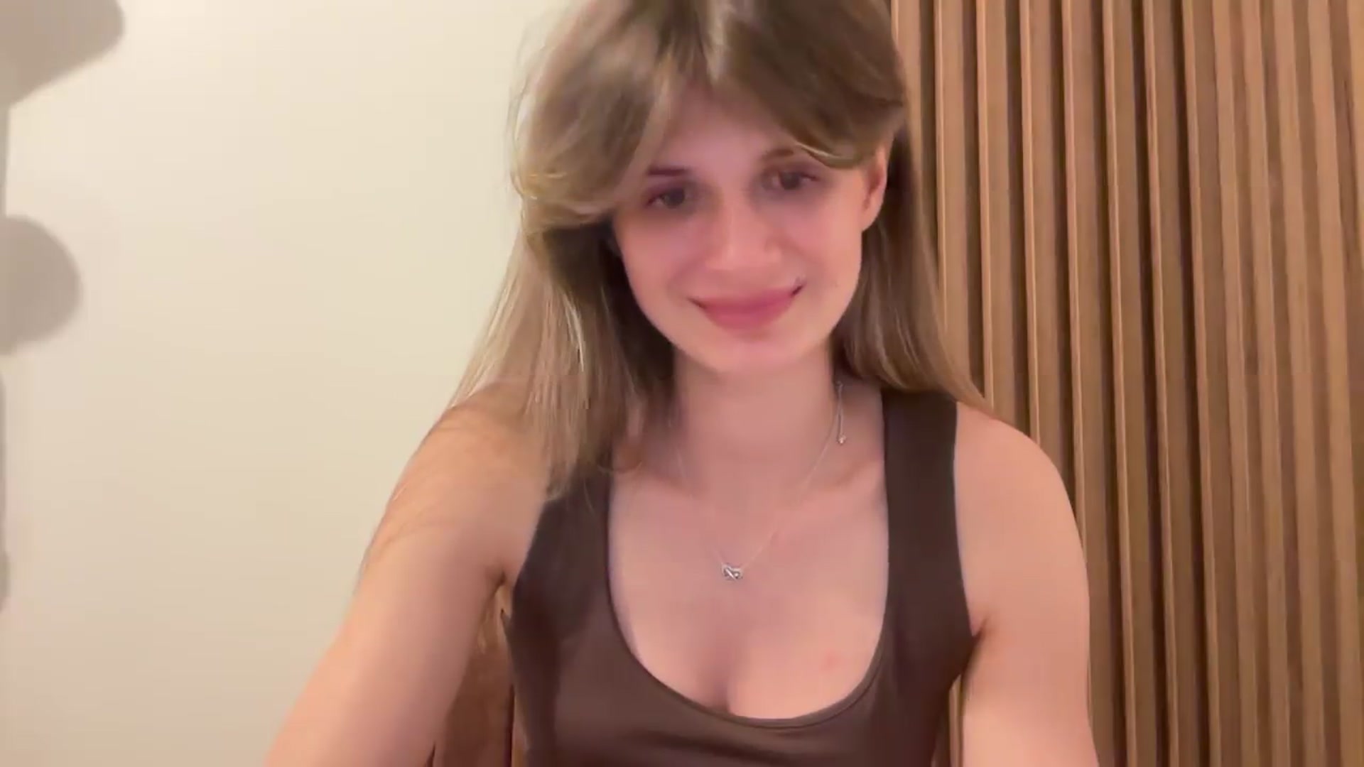 Gallery image thumbnail from Miss_L's myfreecams stream on, 08/22/2026, 19:31 image 11 of 20