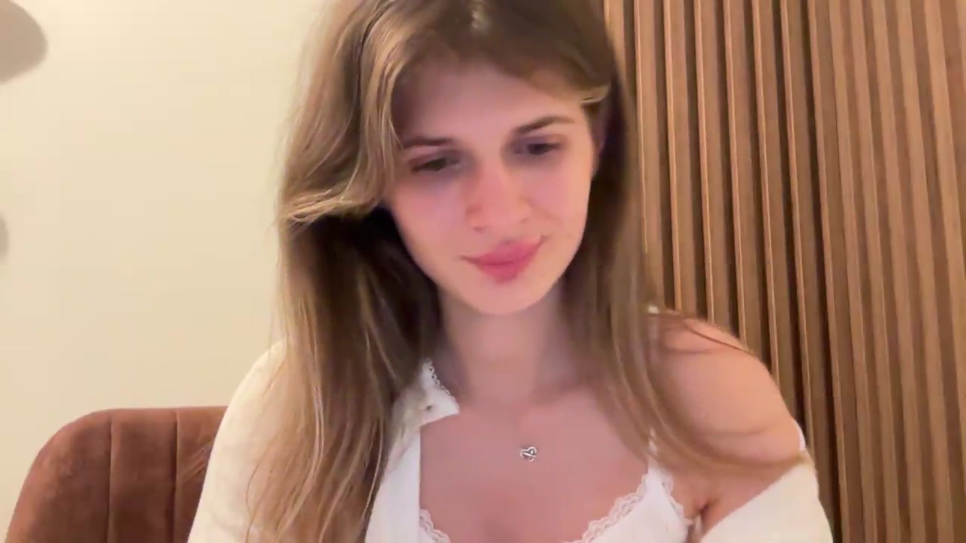 Gallery image thumbnail from Miss_L's myfreecams stream on, 08/28/2026, 18:36 image 20 of 20