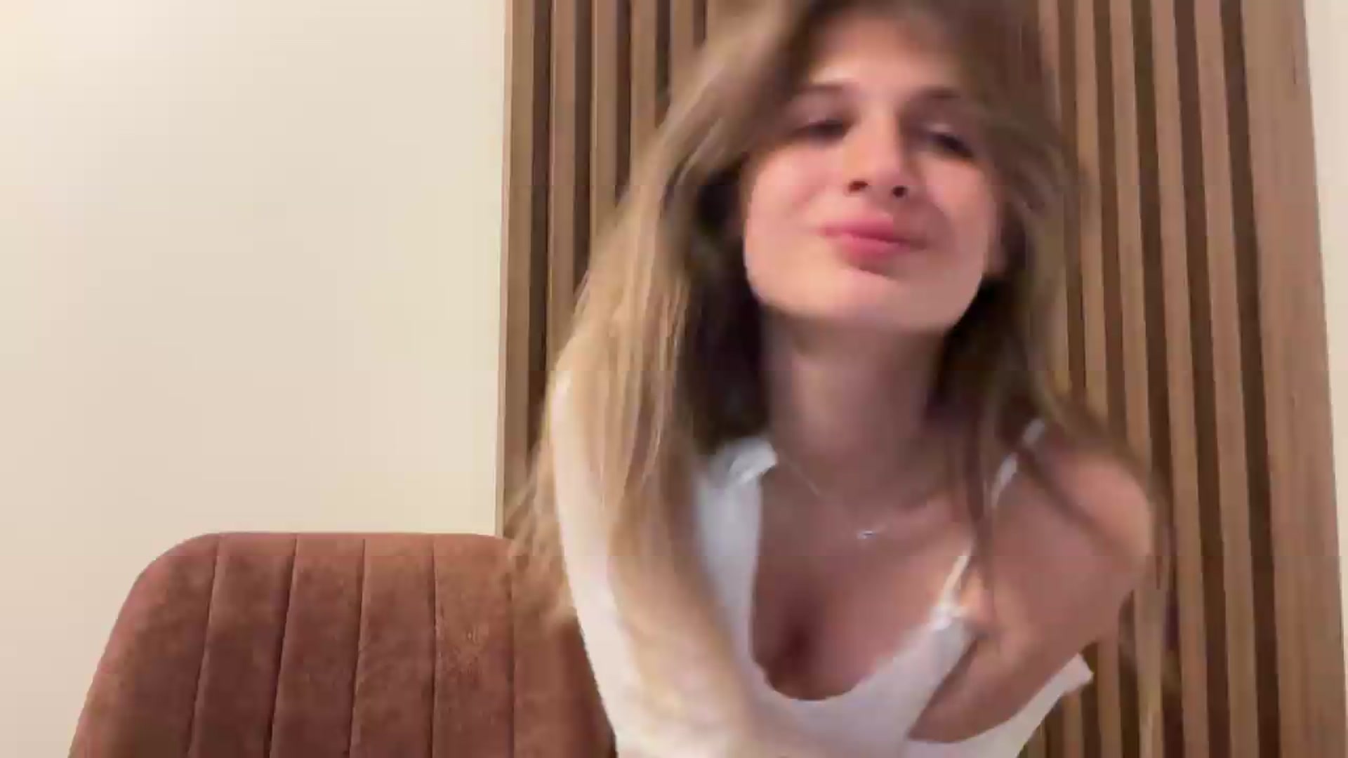 Gallery image thumbnail from Miss_L's myfreecams stream on, 08/28/2026, 18:36 image 6 of 20