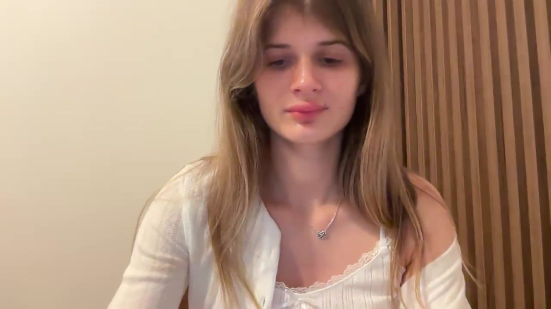 Gallery image thumbnail from Miss_L's myfreecams stream on, 08/28/2026, 18:36 image 11 of 20