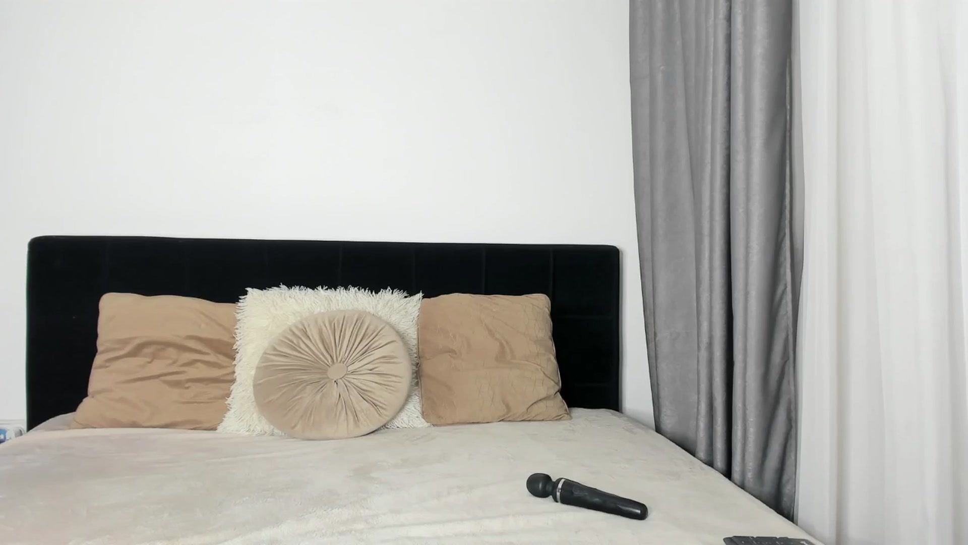 Gallery image thumbnail from Miss_Lexi's myfreecams stream on, 03/23/2025, 15:43 image 9 of 20