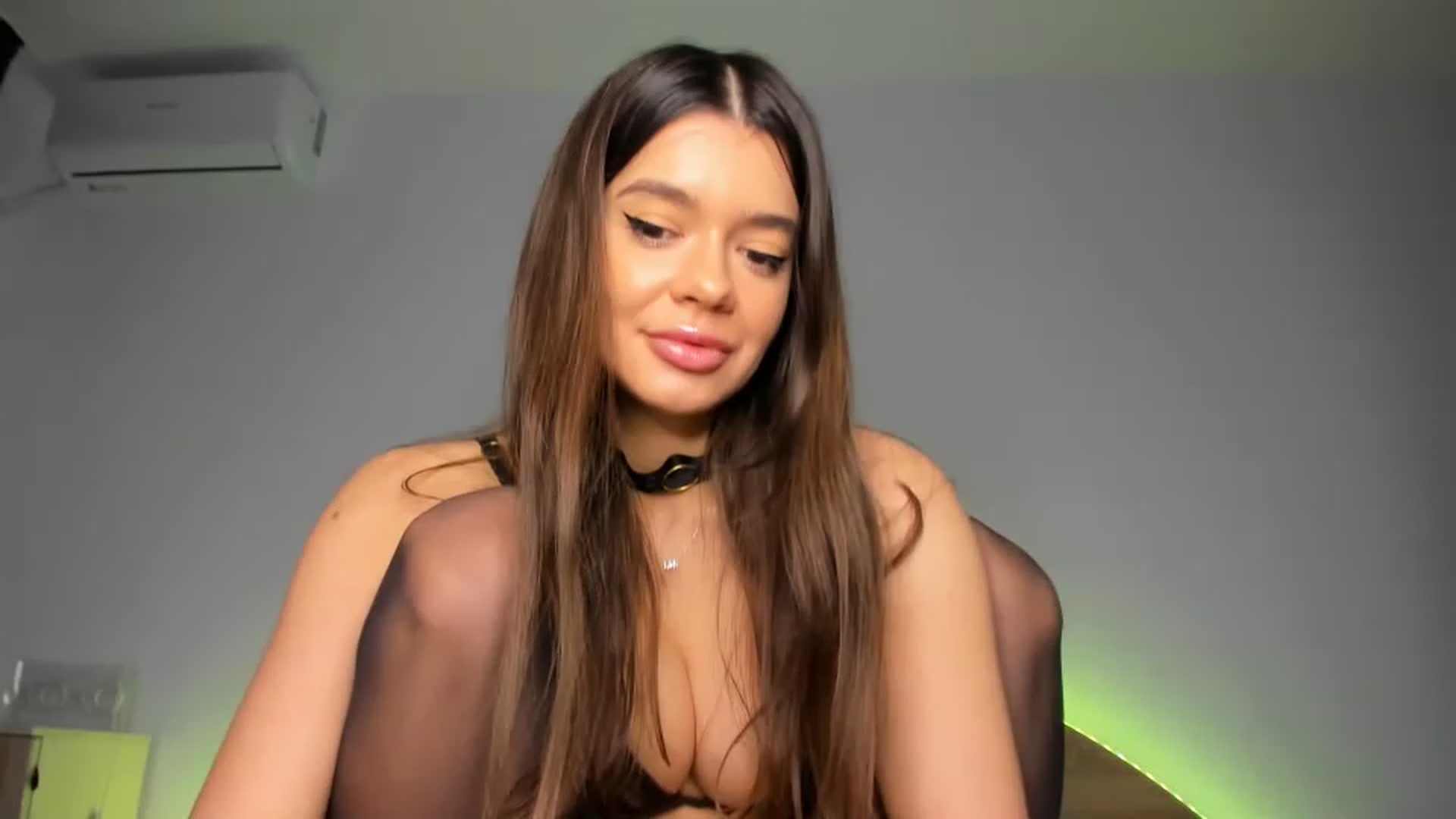 Gallery image thumbnail from Miss_Medyson's myfreecams stream on, 03/09/2023, 13:03 image 17 of 20