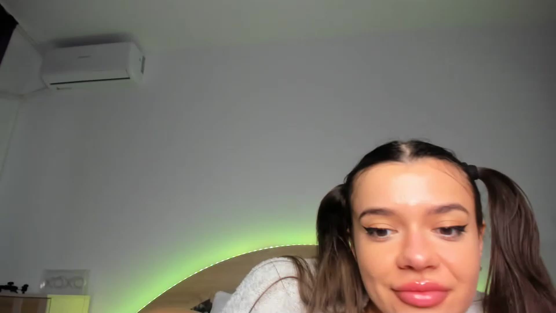 Gallery image thumbnail from Miss_Medyson's myfreecams stream on, 04/04/2023, 14:50 image 11 of 20