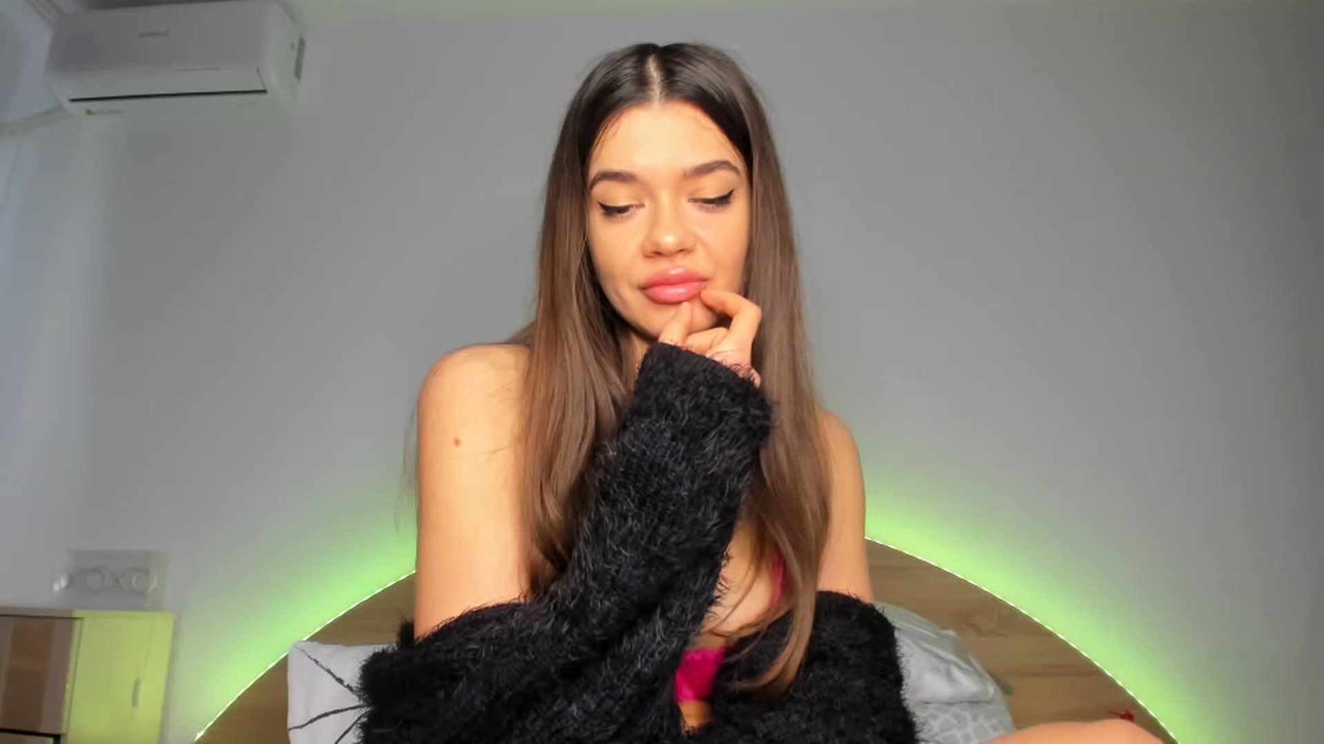 Gallery image thumbnail from Miss_Medyson's myfreecams stream on, 04/13/2023, 13:21 image 1 of 20