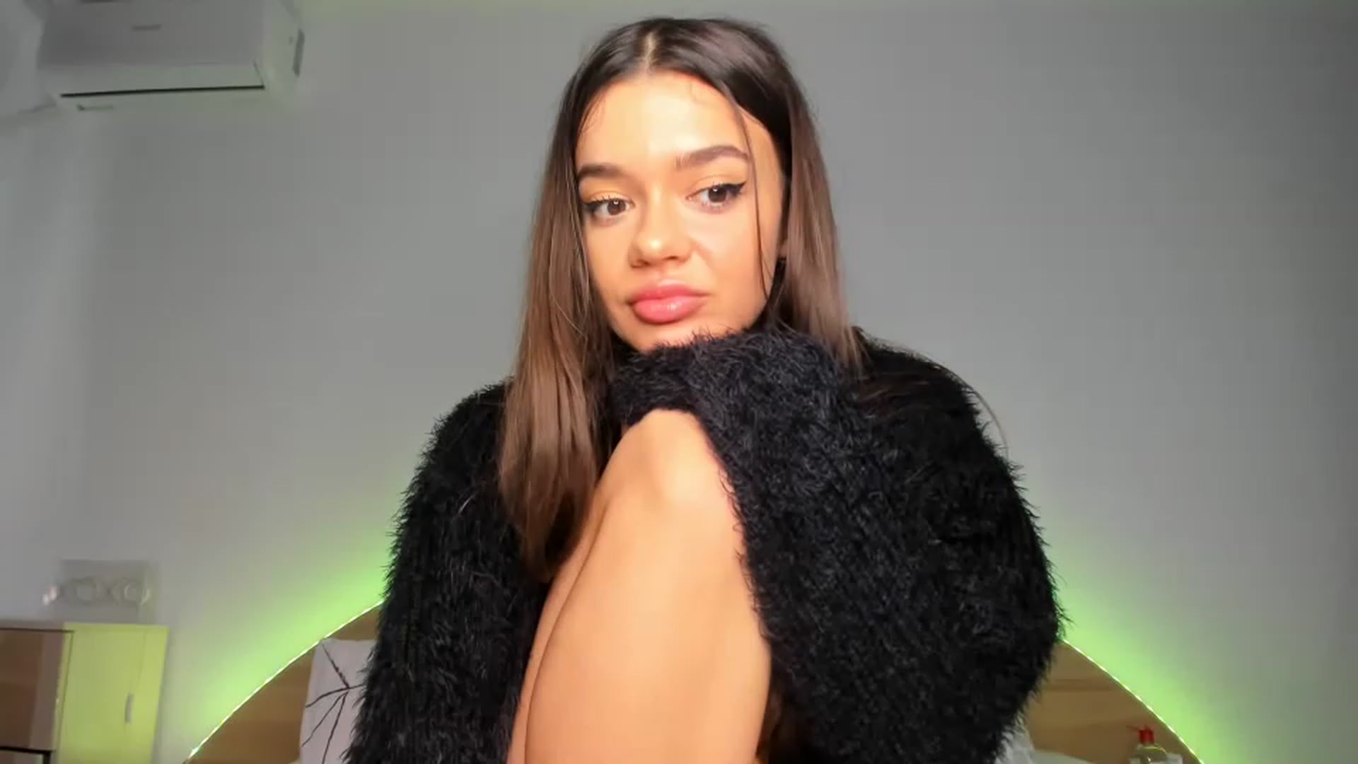 Gallery image thumbnail from Miss_Medyson's myfreecams stream on, 04/13/2023, 13:21 image 20 of 20