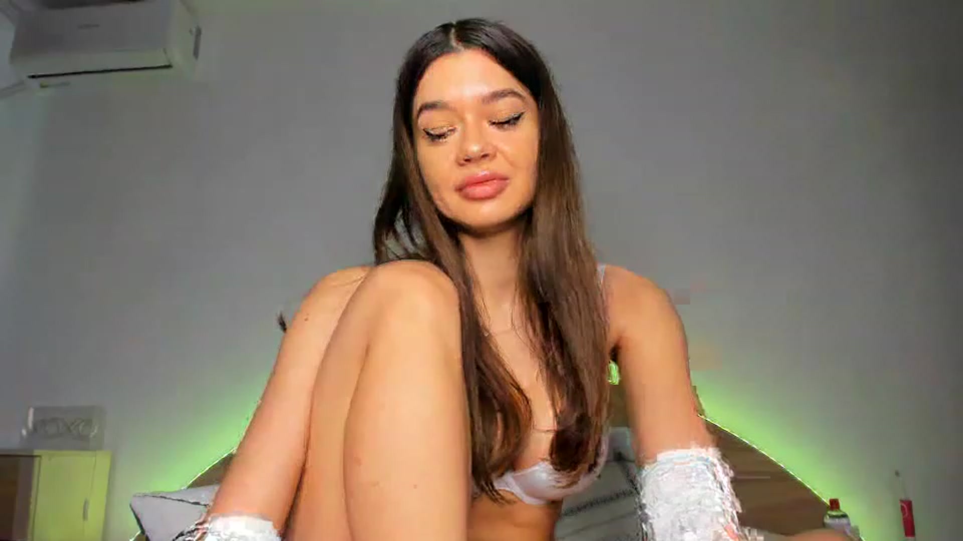 Gallery image thumbnail from Miss_Medyson's myfreecams stream on, 04/14/2023, 09:11 image 16 of 20