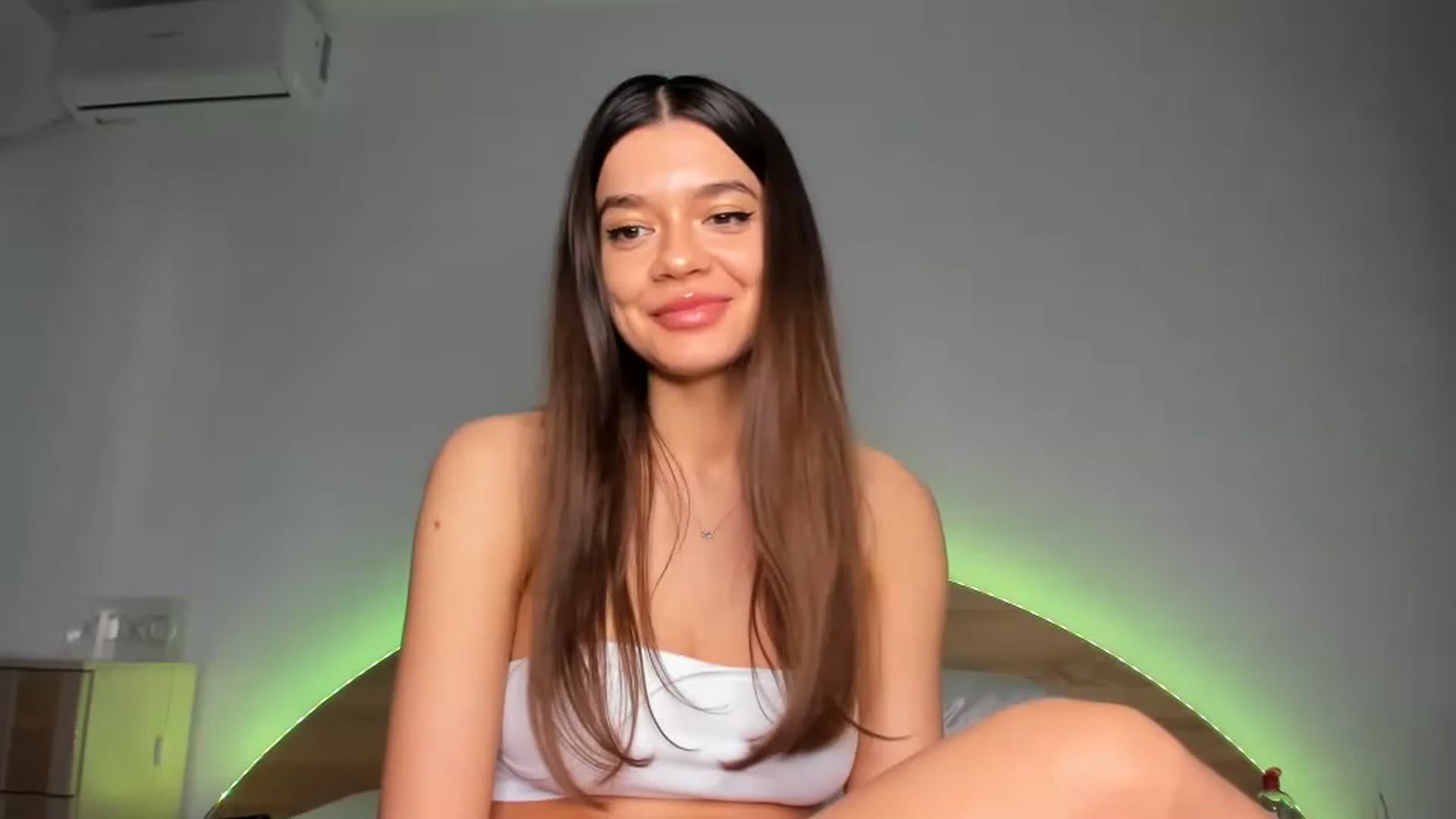 Gallery image thumbnail from Miss_Medyson's myfreecams stream on, 04/24/2023, 16:44 image 10 of 20