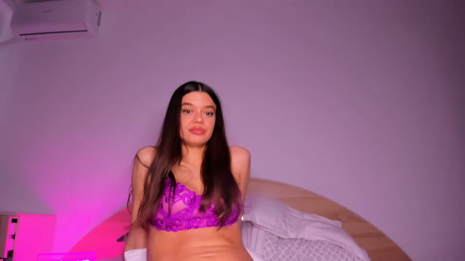Gallery image thumbnail from Miss_Medyson's myfreecams stream on, 05/18/2023, 09:20 image 2 of 20