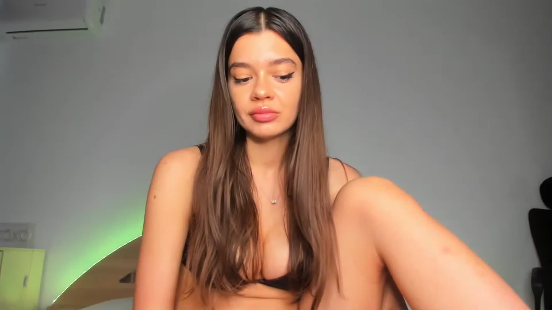 Gallery image thumbnail from Miss_Medyson's myfreecams stream on, 06/06/2023, 11:23 image 18 of 20