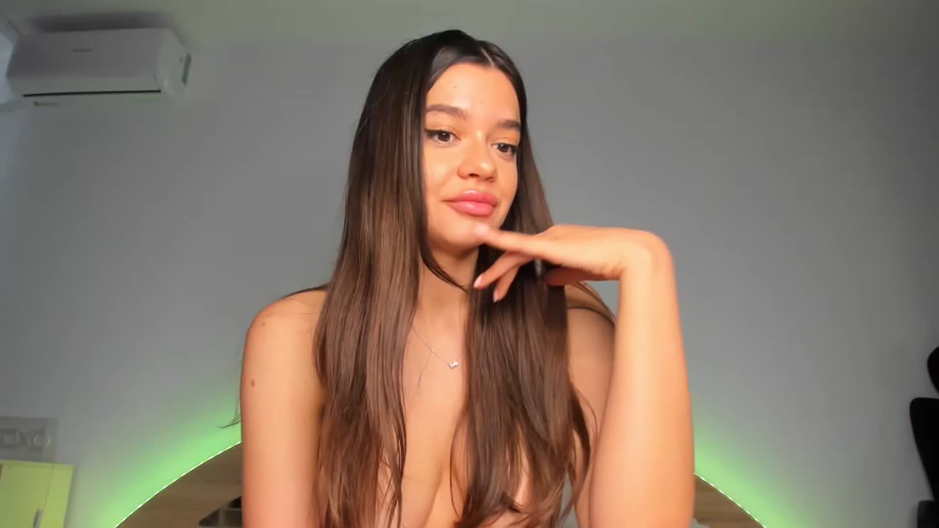 Gallery image thumbnail from Miss_Medyson's myfreecams stream on, 06/06/2023, 12:53 image 11 of 20