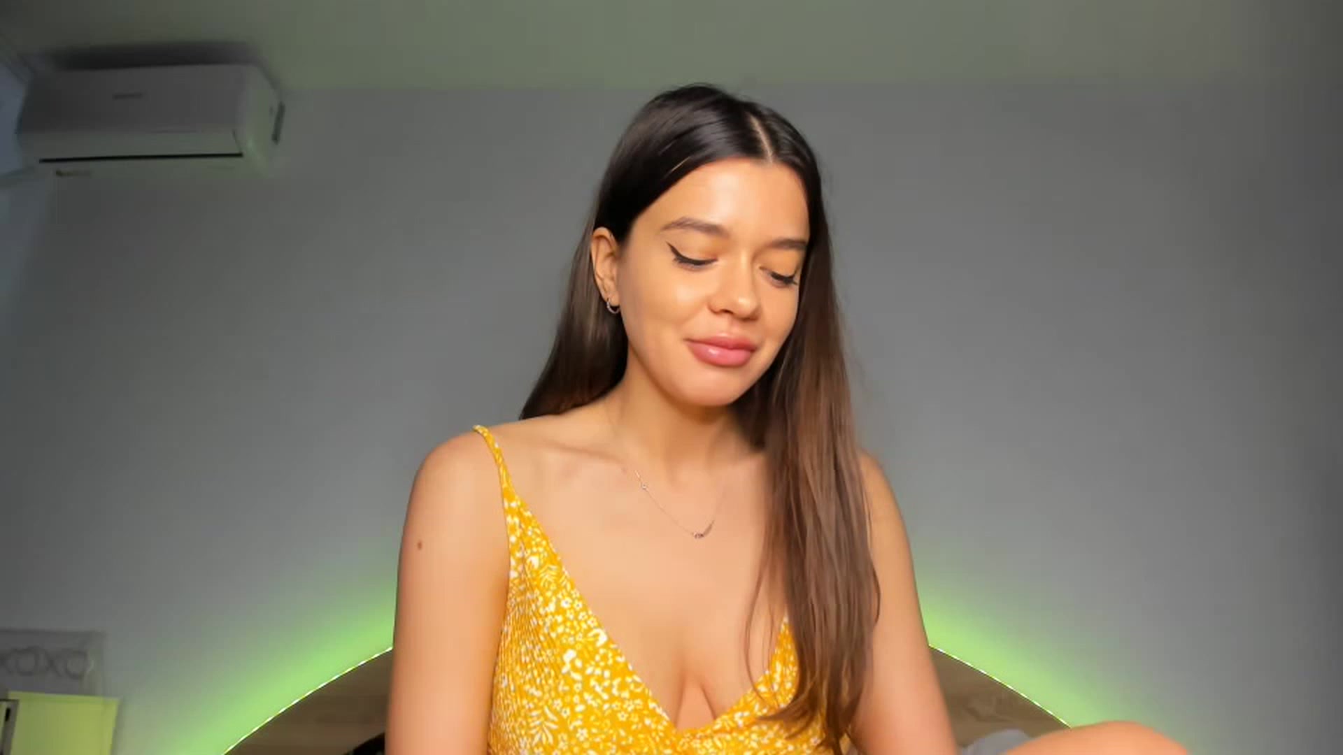 Gallery image thumbnail from Miss_Medyson's myfreecams stream on, 06/20/2023, 12:07 image 10 of 20