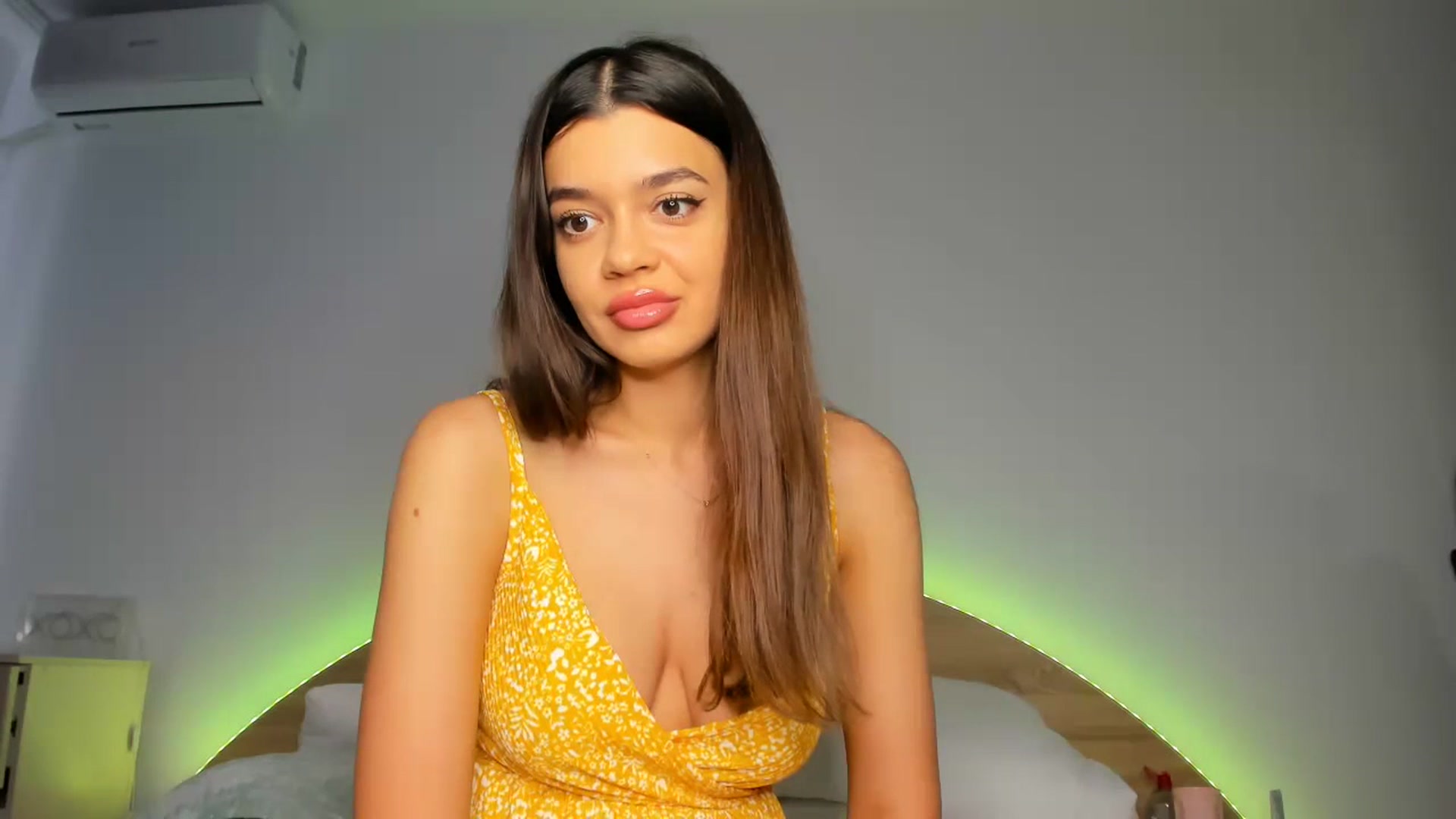 Gallery image thumbnail from Miss_Medyson's myfreecams stream on, 07/03/2023, 12:05 image 4 of 20