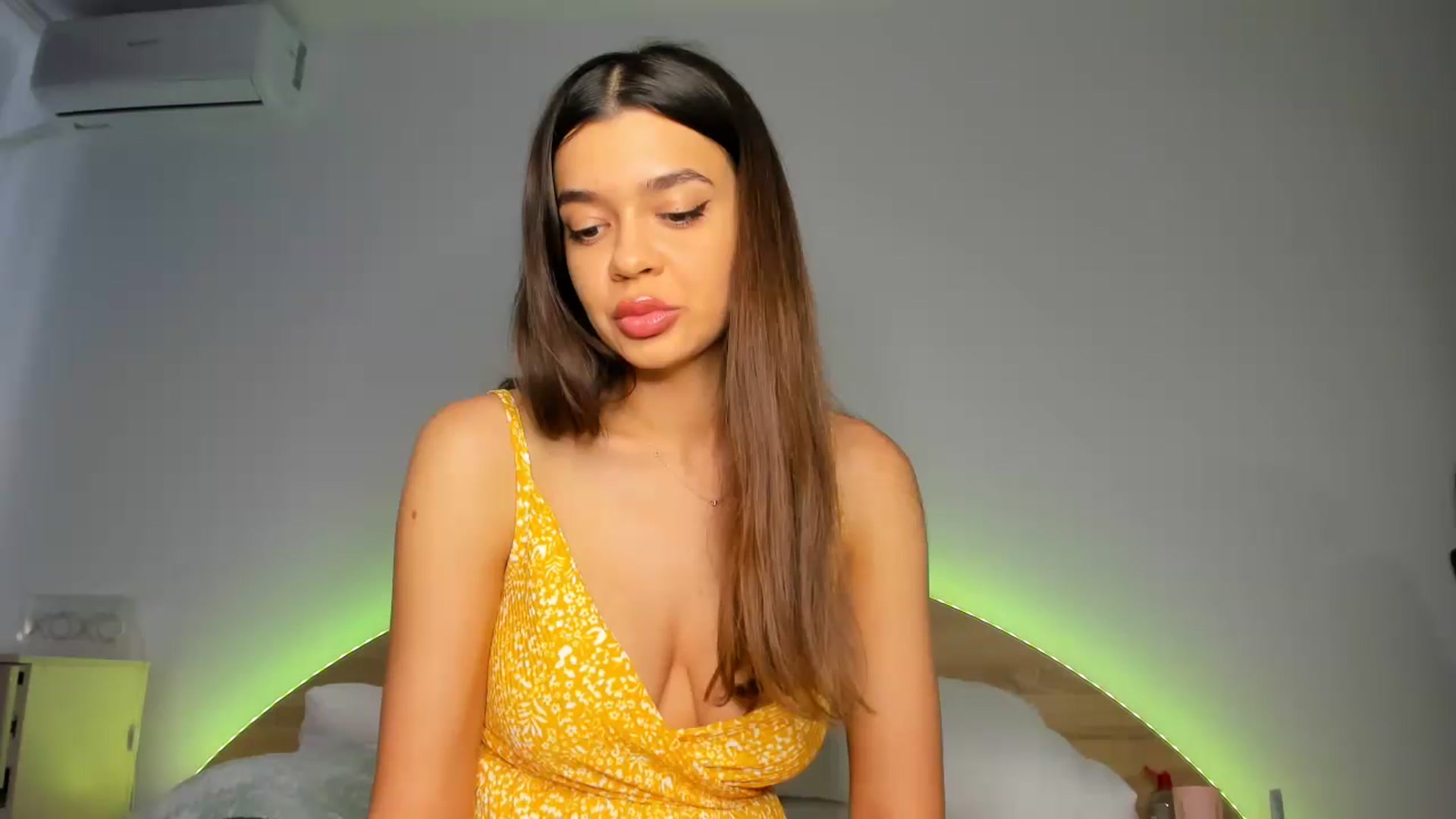Gallery image thumbnail from Miss_Medyson's myfreecams stream on, 07/03/2023, 12:05 image 3 of 20