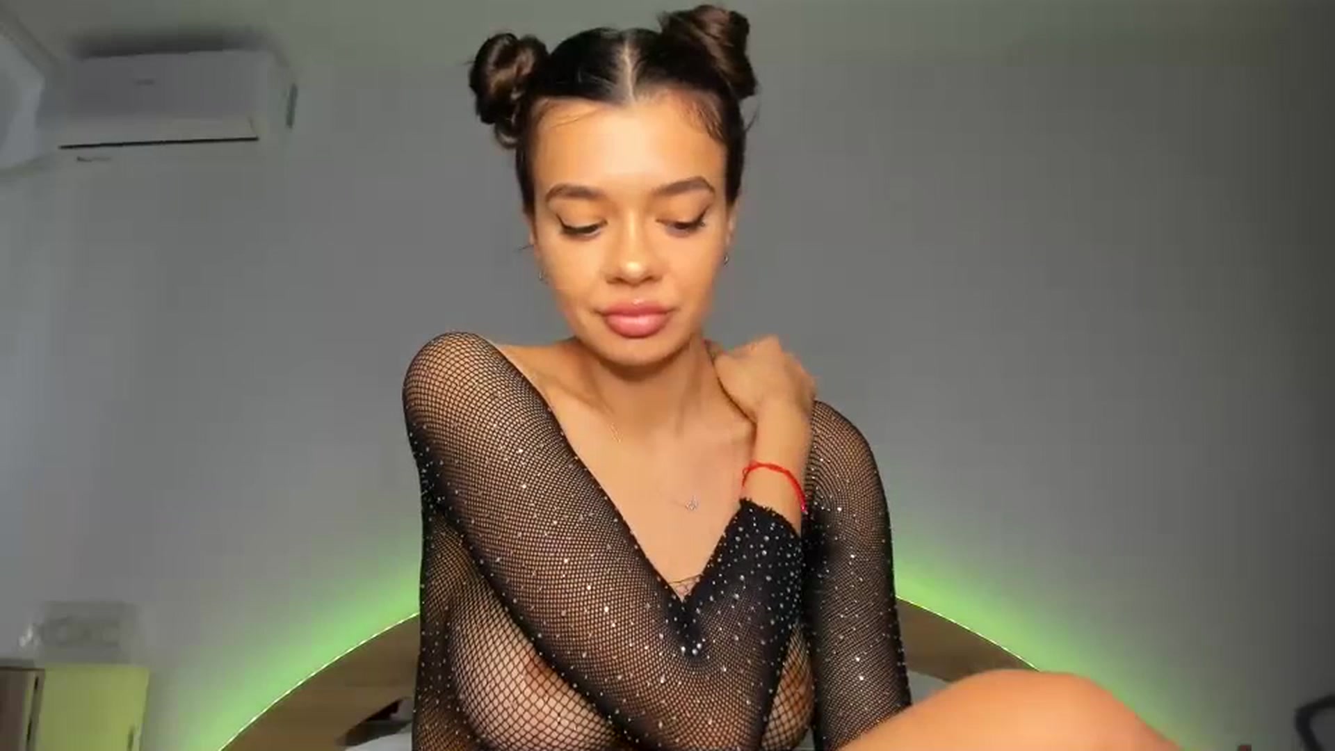 Gallery image thumbnail from Miss_Medyson's myfreecams stream on, 07/14/2023, 10:40 image 18 of 20