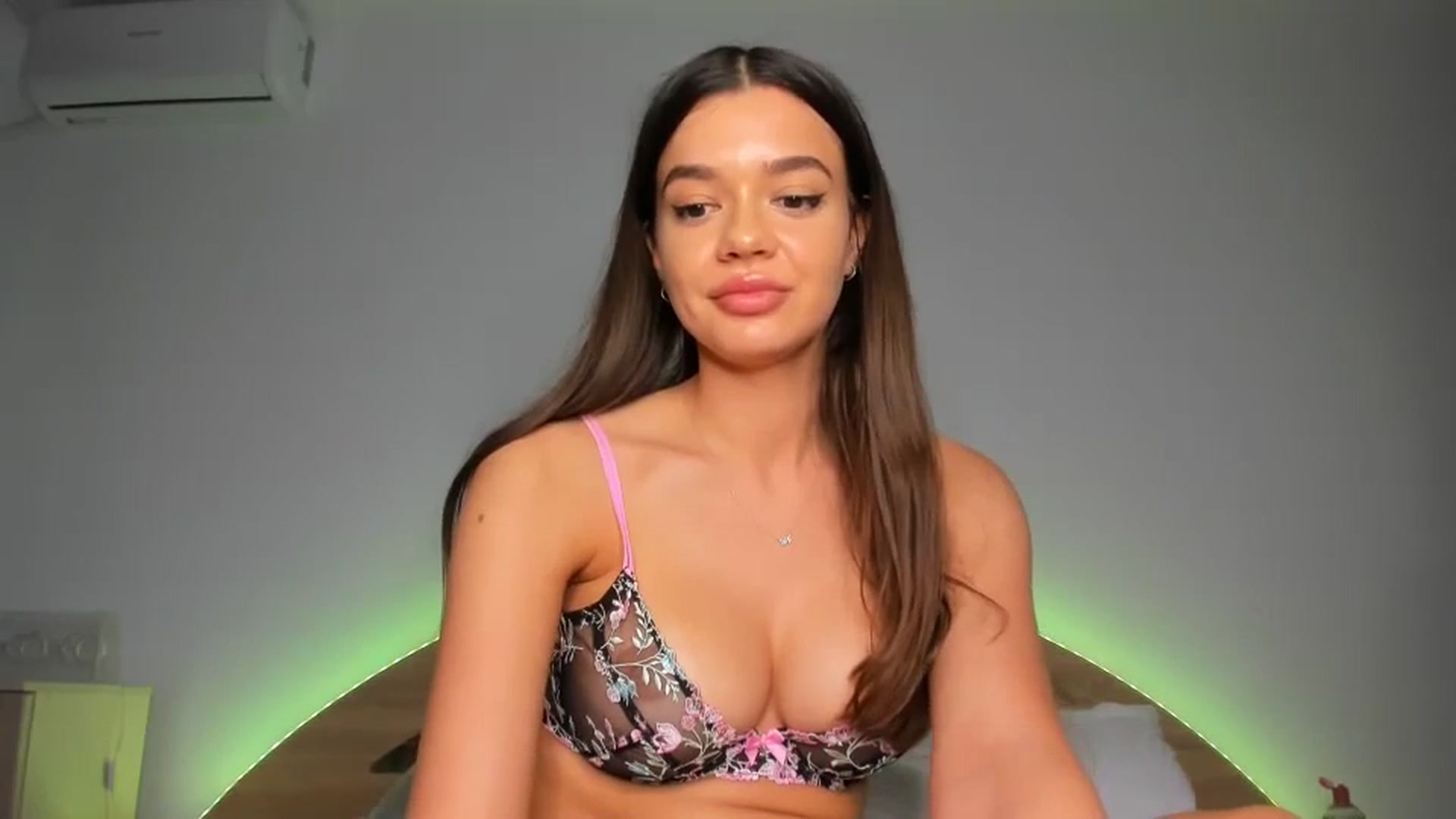 Gallery image thumbnail from Miss_Medyson's myfreecams stream on, 07/23/2023, 17:15 image 19 of 20