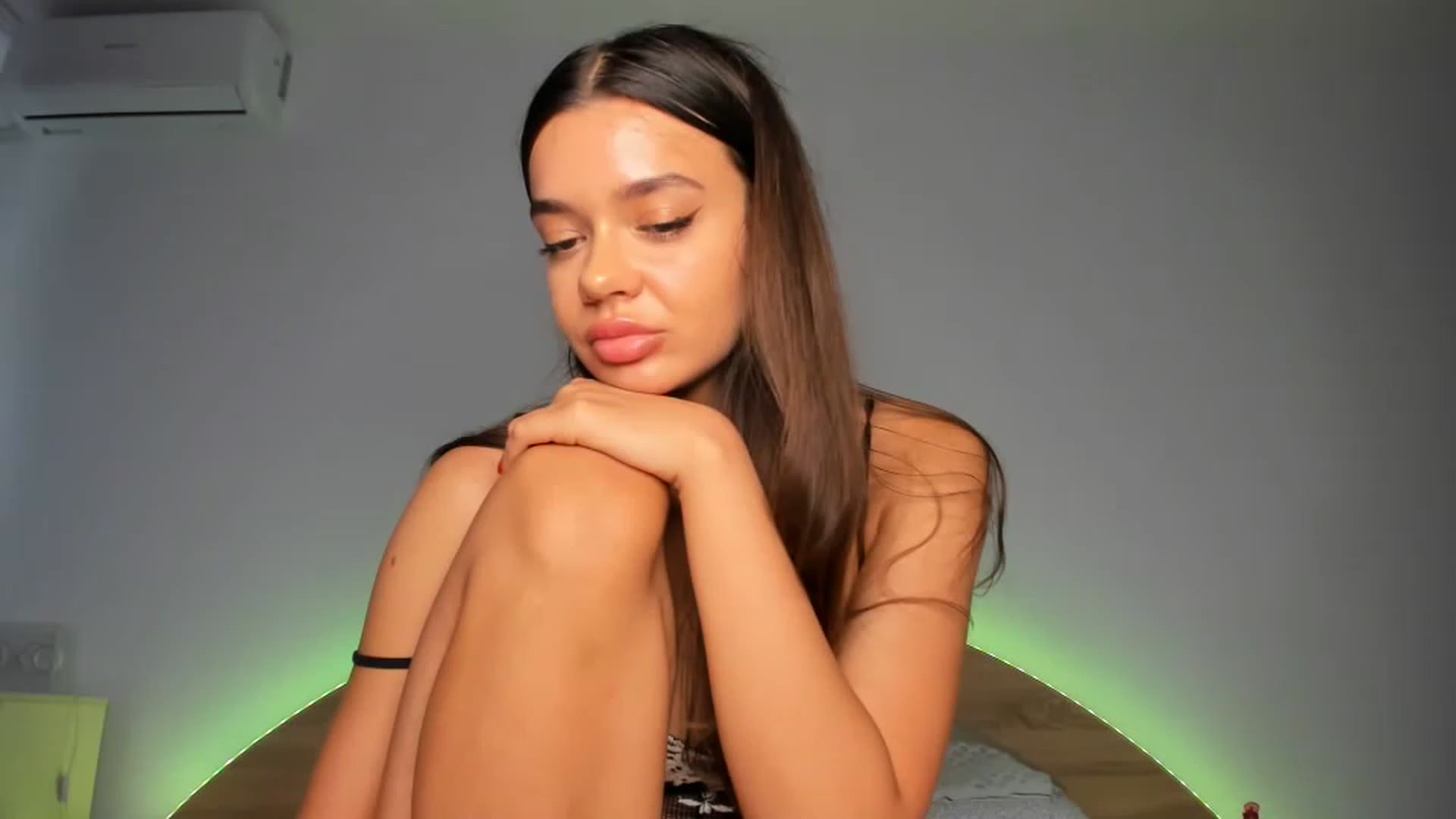 Gallery image thumbnail from Miss_Medyson's myfreecams stream on, 08/01/2023, 13:23 image 16 of 20
