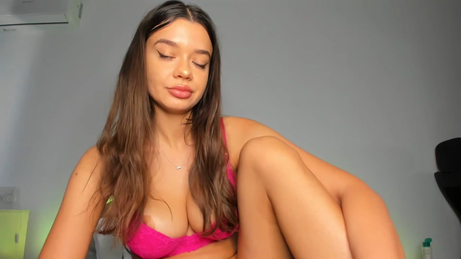Gallery image thumbnail from Miss_Medyson's myfreecams stream on, 08/13/2023, 11:53 image 18 of 20