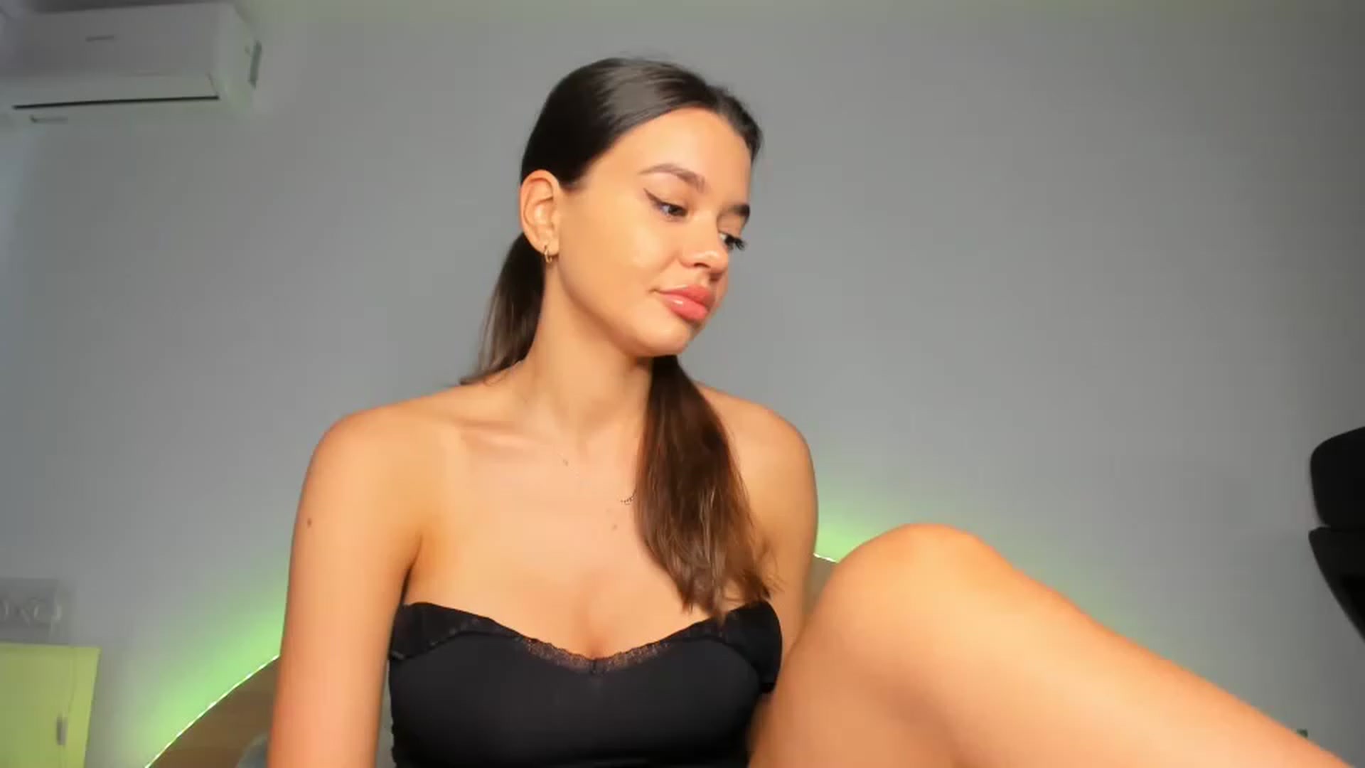 Gallery image thumbnail from Miss_Medyson's myfreecams stream on, 08/14/2023, 12:06 image 11 of 20