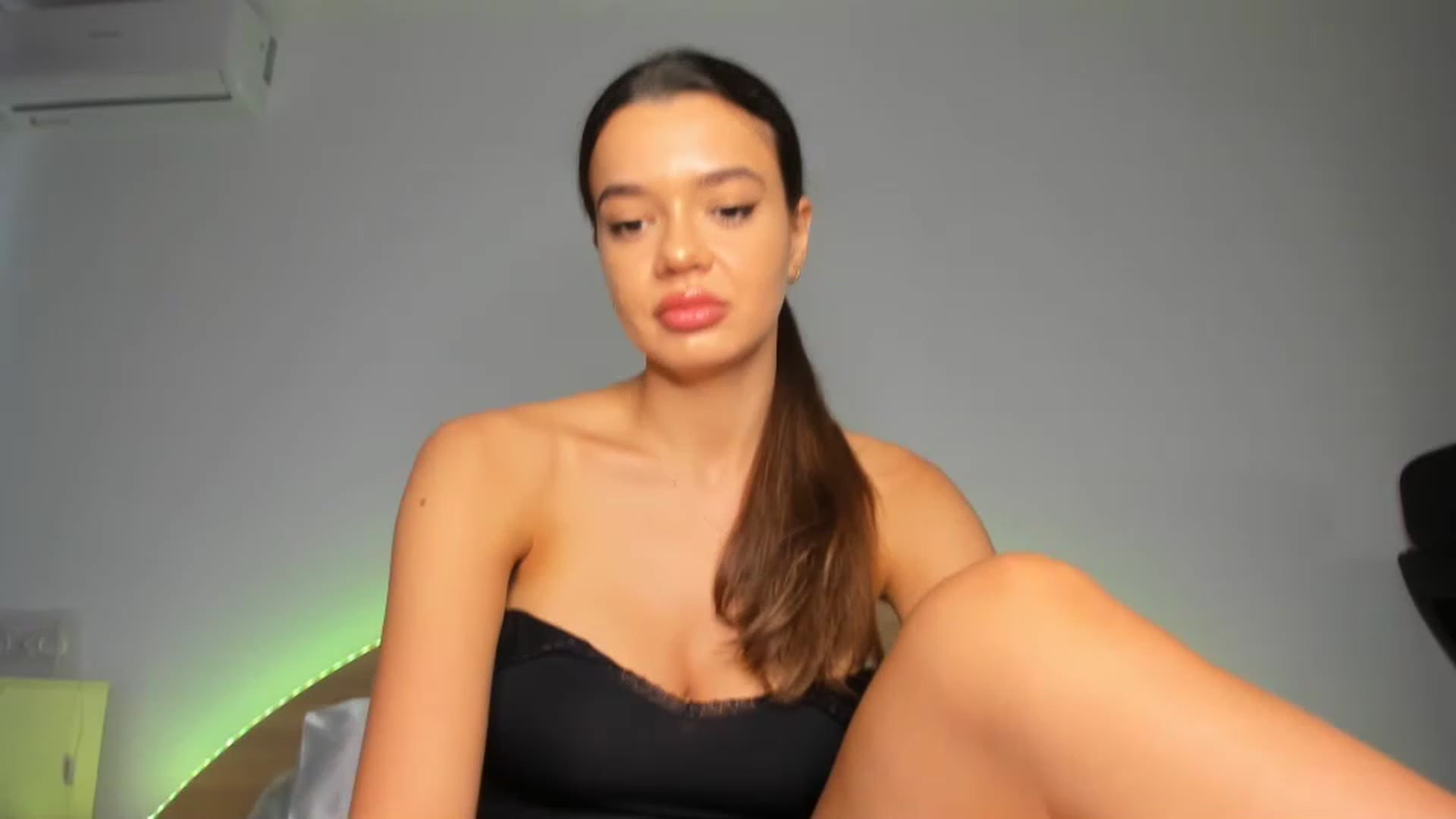 Gallery image thumbnail from Miss_Medyson's myfreecams stream on, 08/14/2023, 12:06 image 12 of 20