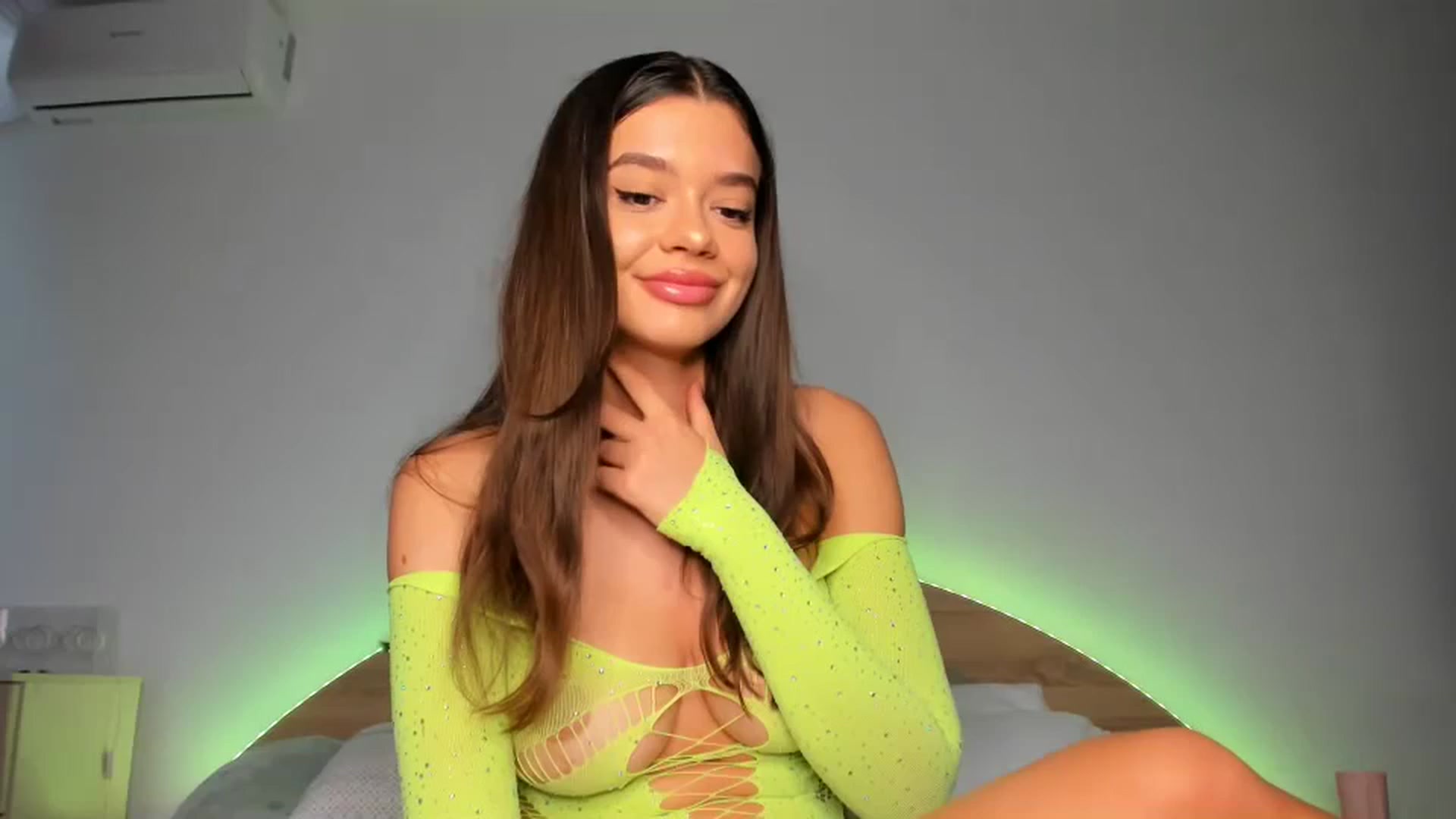 Gallery image thumbnail from Miss_Medyson's myfreecams stream on, 08/17/2023, 12:45 image 7 of 20