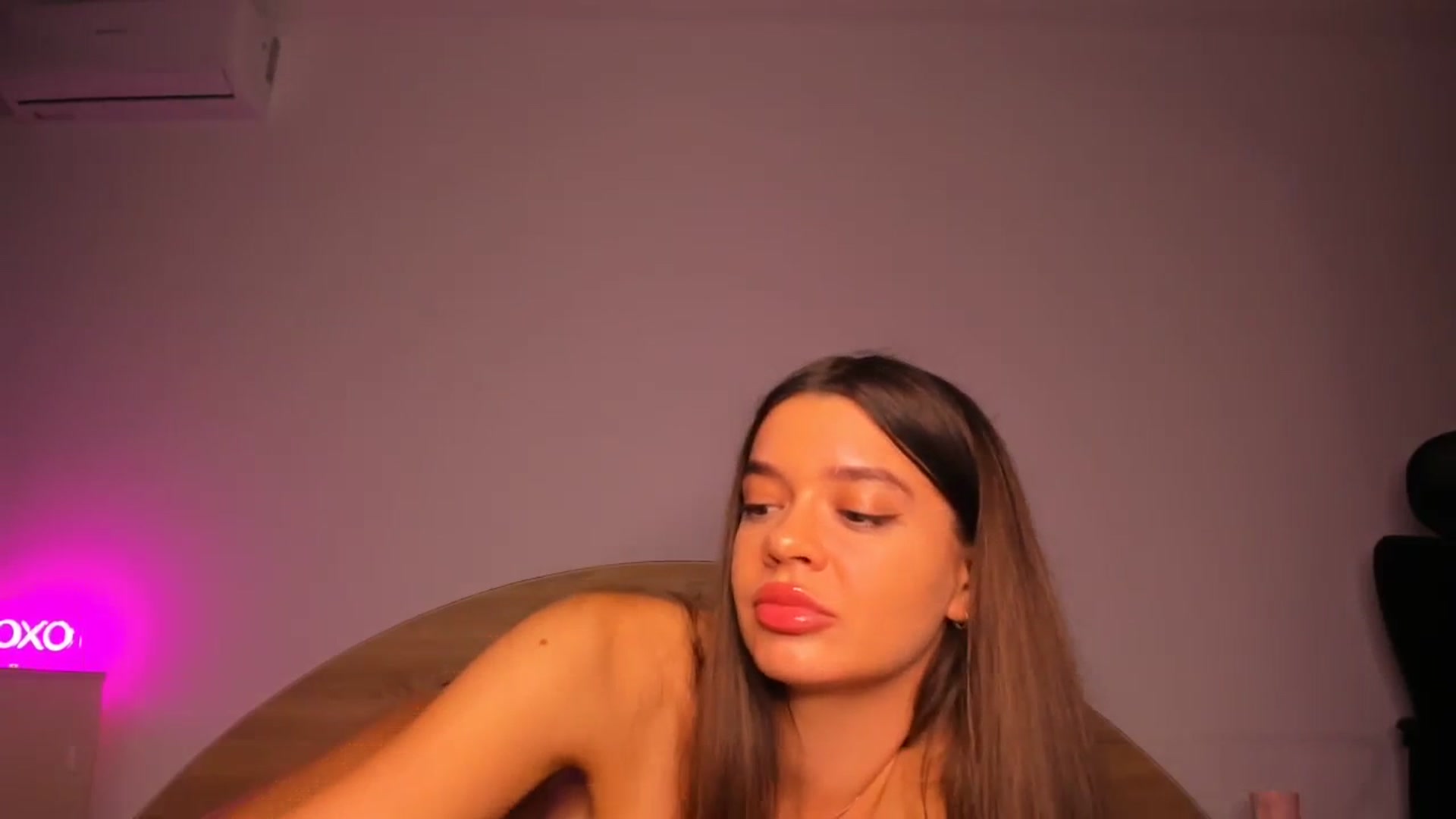 Gallery image thumbnail from Miss_Medyson's myfreecams stream on, 08/24/2023, 17:11 image 9 of 20
