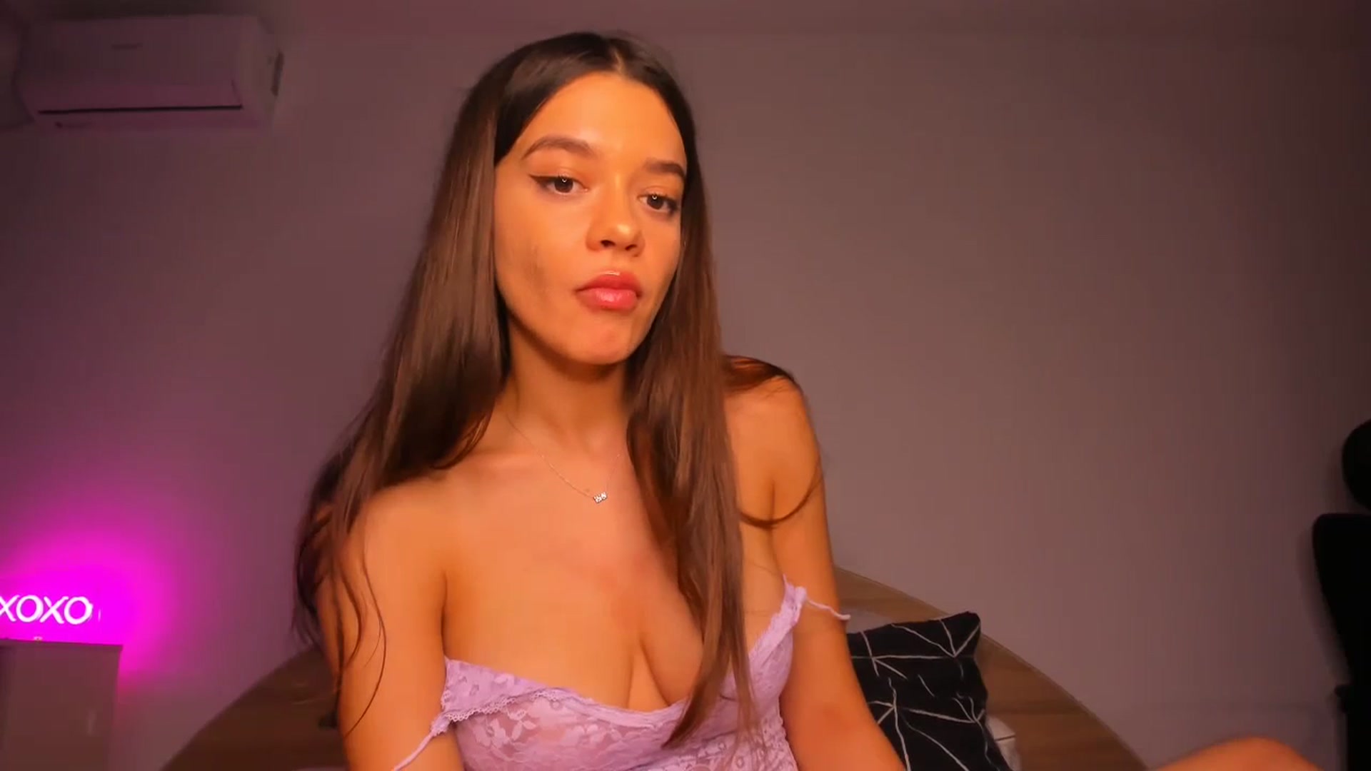 Gallery image thumbnail from Miss_Medyson's myfreecams stream on, 08/24/2023, 17:11 image 19 of 20