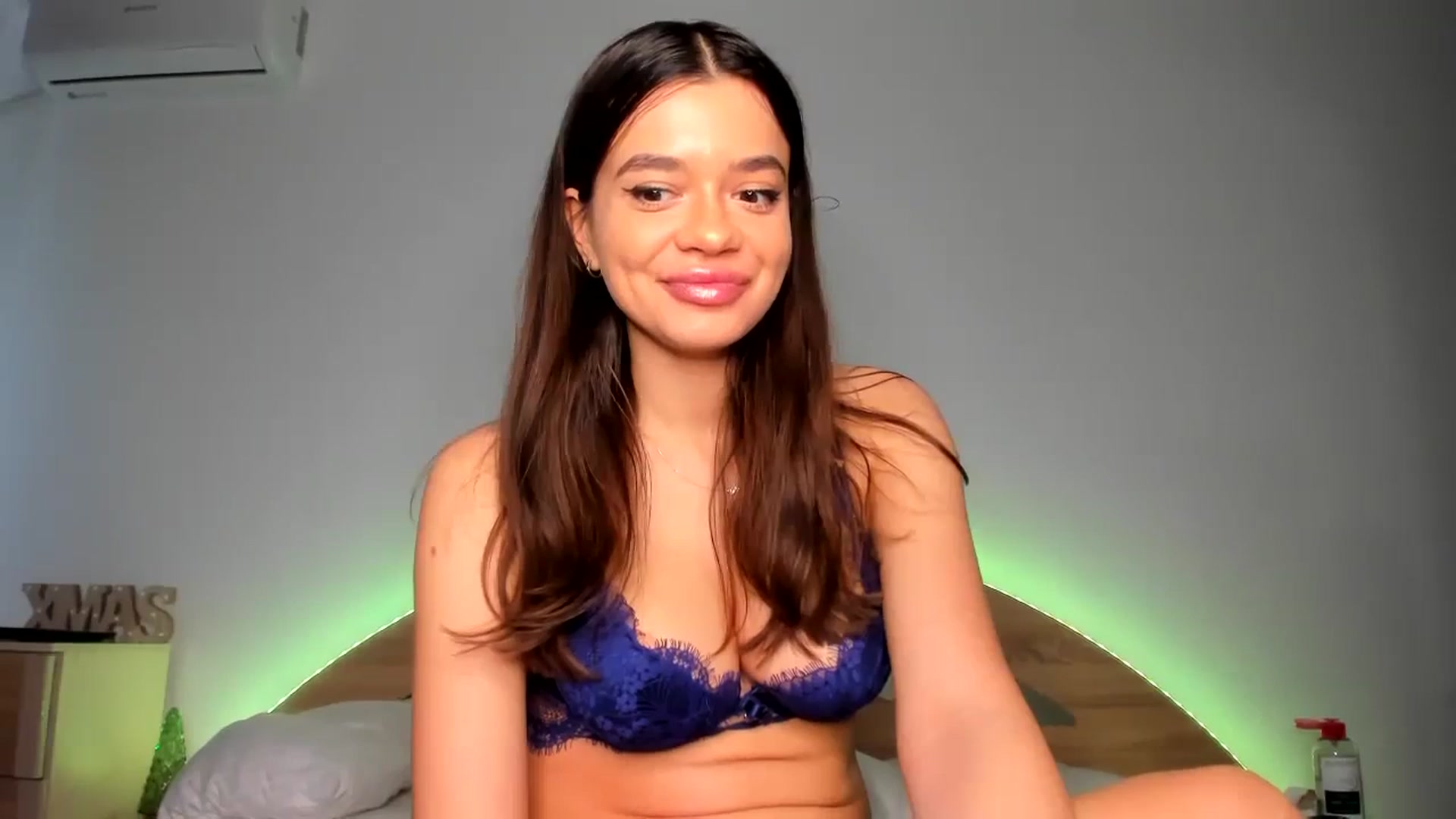 Gallery image thumbnail from Miss_Medyson's myfreecams stream on, 02/02/2024, 12:11 image 11 of 20