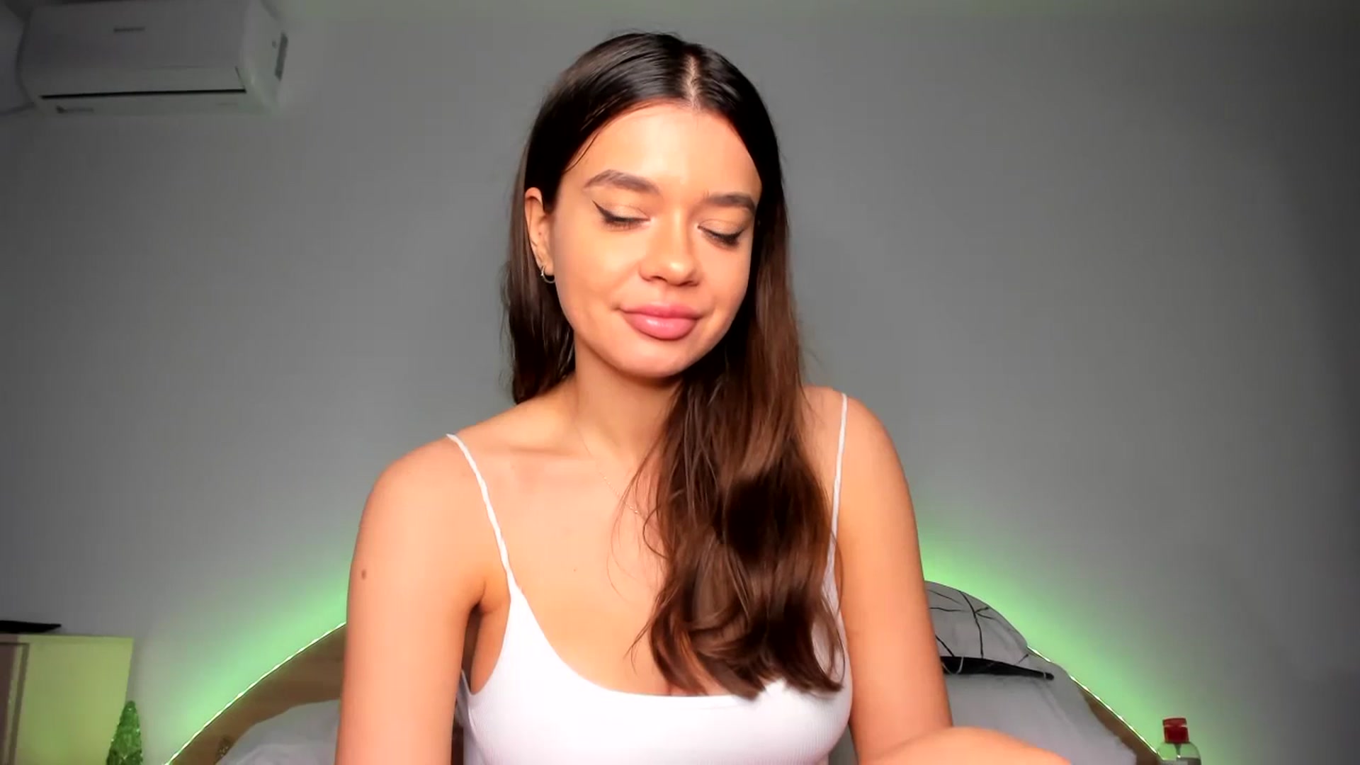 Gallery image thumbnail from Miss_Medyson's myfreecams stream on, 02/15/2024, 13:20 image 5 of 20