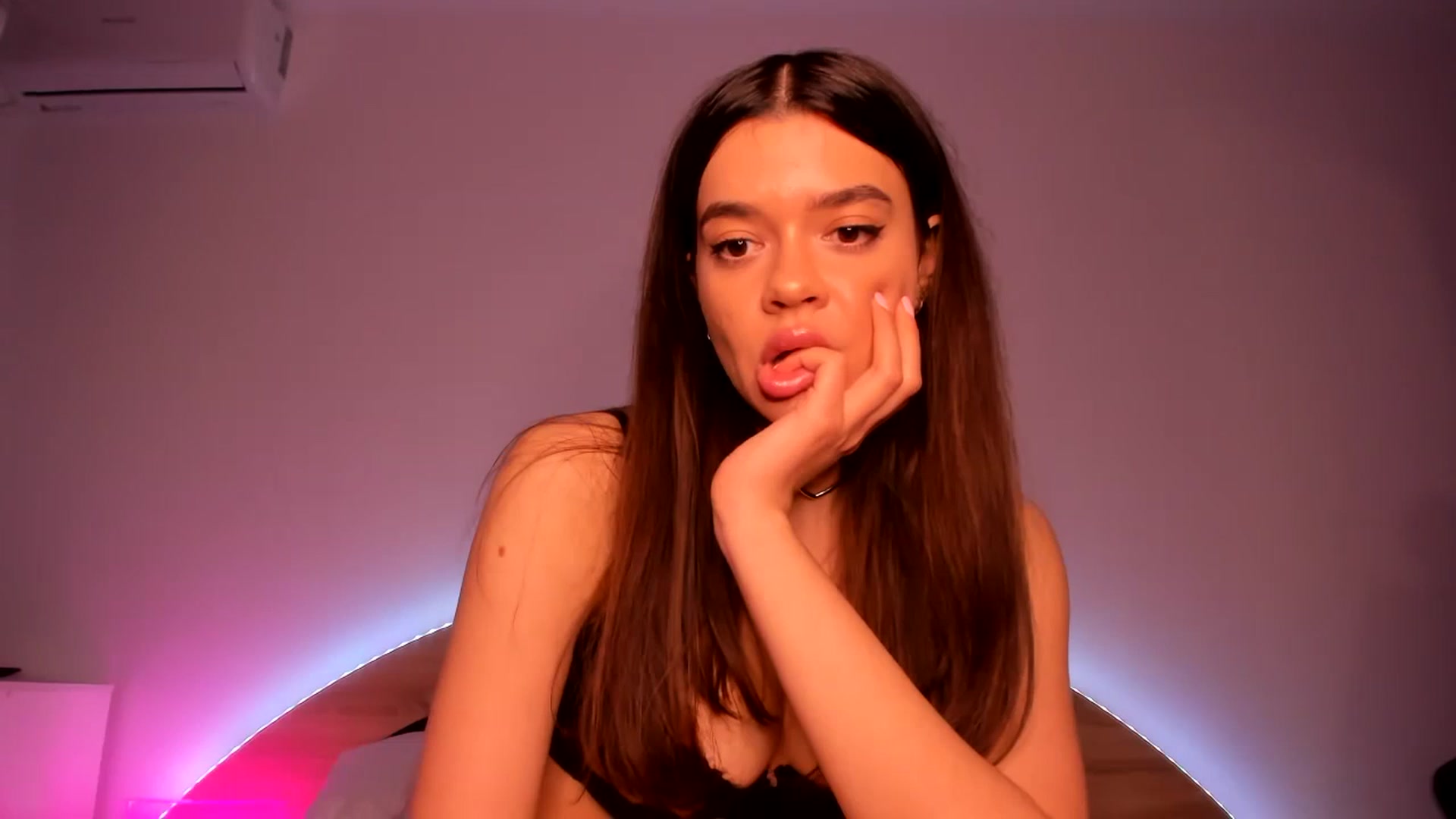 Gallery image thumbnail from Miss_Medyson's myfreecams stream on, 02/26/2024, 13:47 image 10 of 20