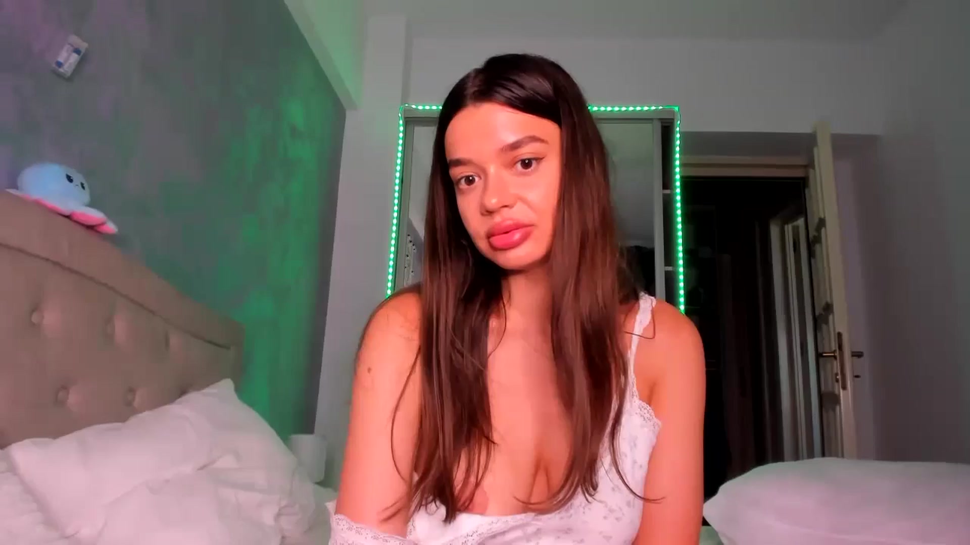 Gallery image thumbnail from Miss_Medyson's myfreecams stream on, 06/07/2024, 09:05 image 13 of 20