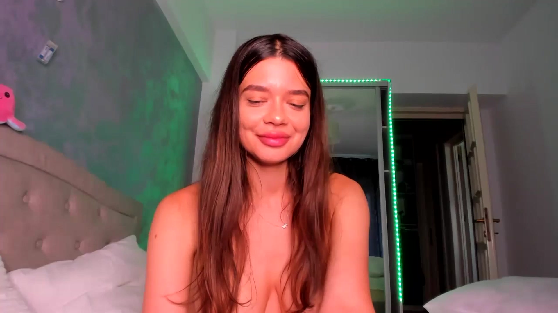 Gallery image thumbnail from Miss_Medyson's myfreecams stream on, 06/07/2024, 09:05 image 18 of 20