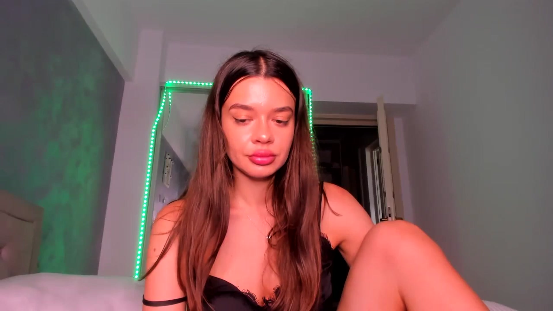 Gallery image thumbnail from Miss_Medyson's myfreecams stream on, 06/10/2024, 09:11 image 7 of 20