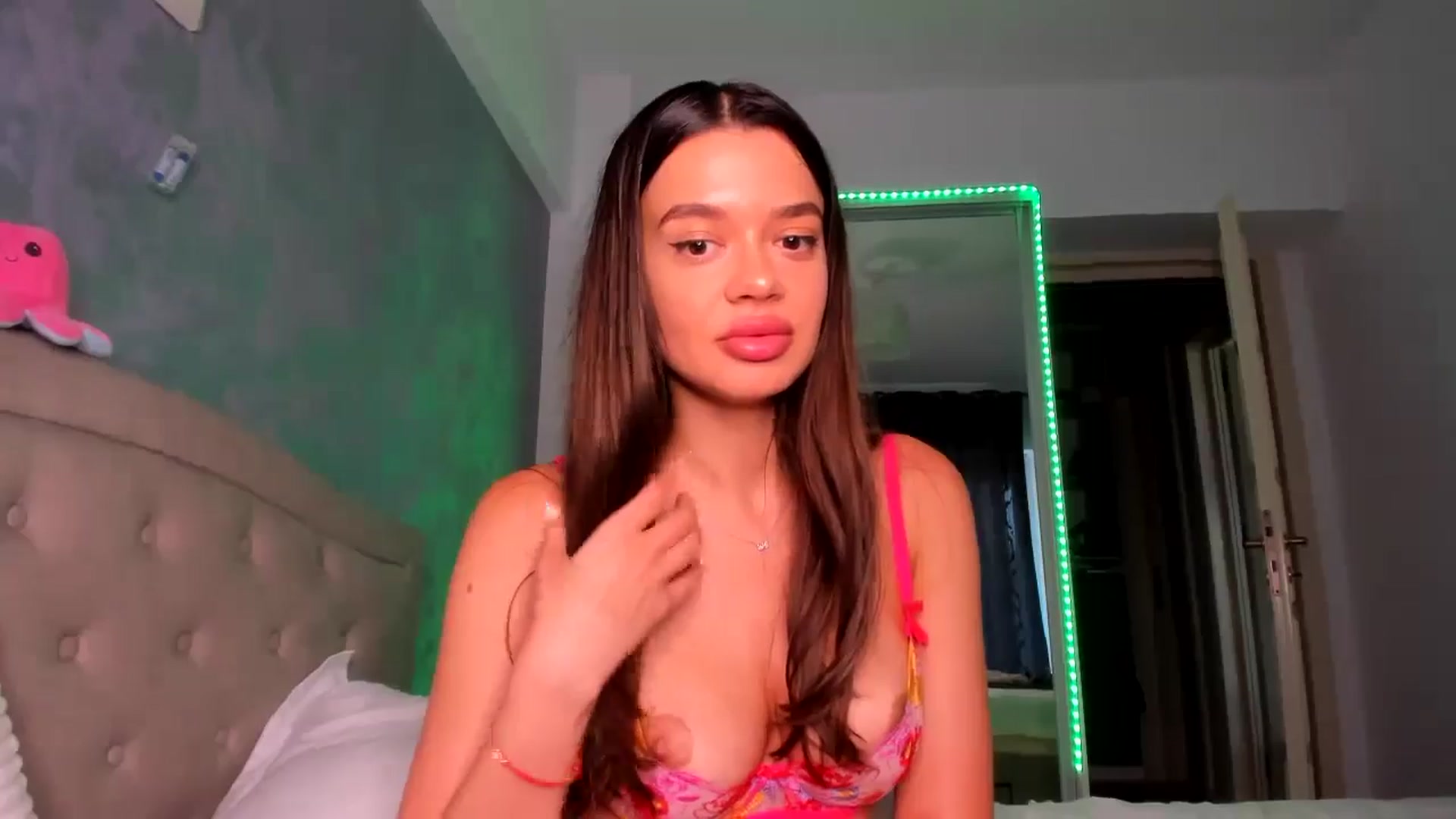 Gallery image thumbnail from Miss_Medyson's myfreecams stream on, 06/12/2024, 10:11 image 6 of 20