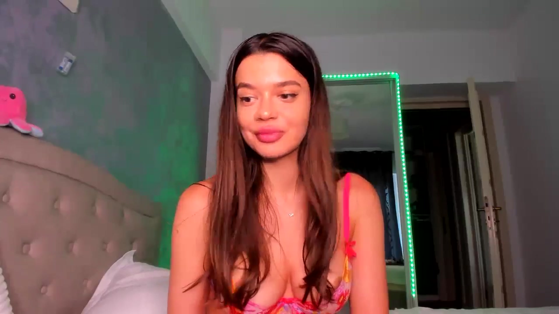 Gallery image thumbnail from Miss_Medyson's myfreecams stream on, 06/12/2024, 10:11 image 5 of 20