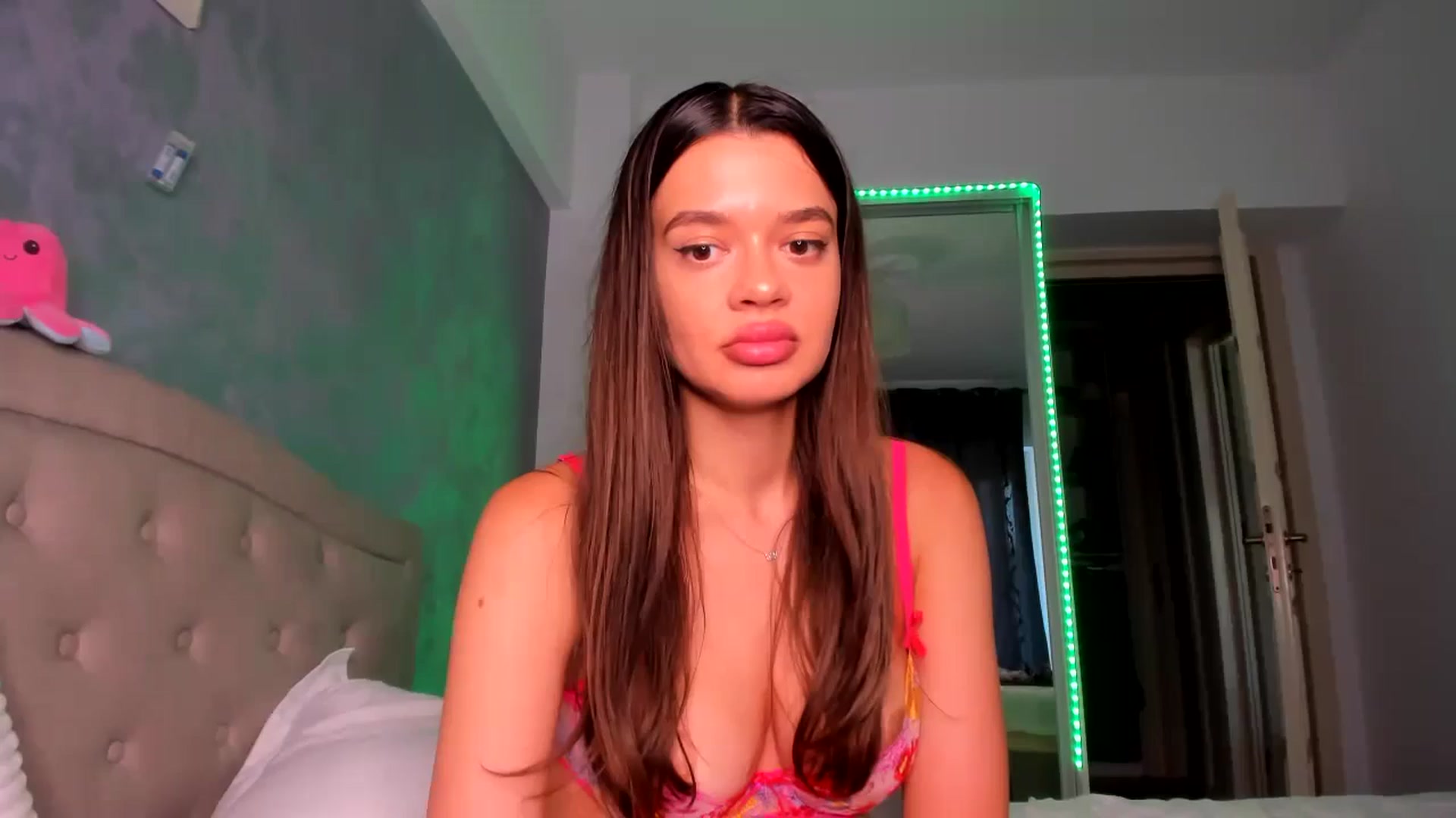 Gallery image thumbnail from Miss_Medyson's myfreecams stream on, 06/12/2024, 10:11 image 7 of 20