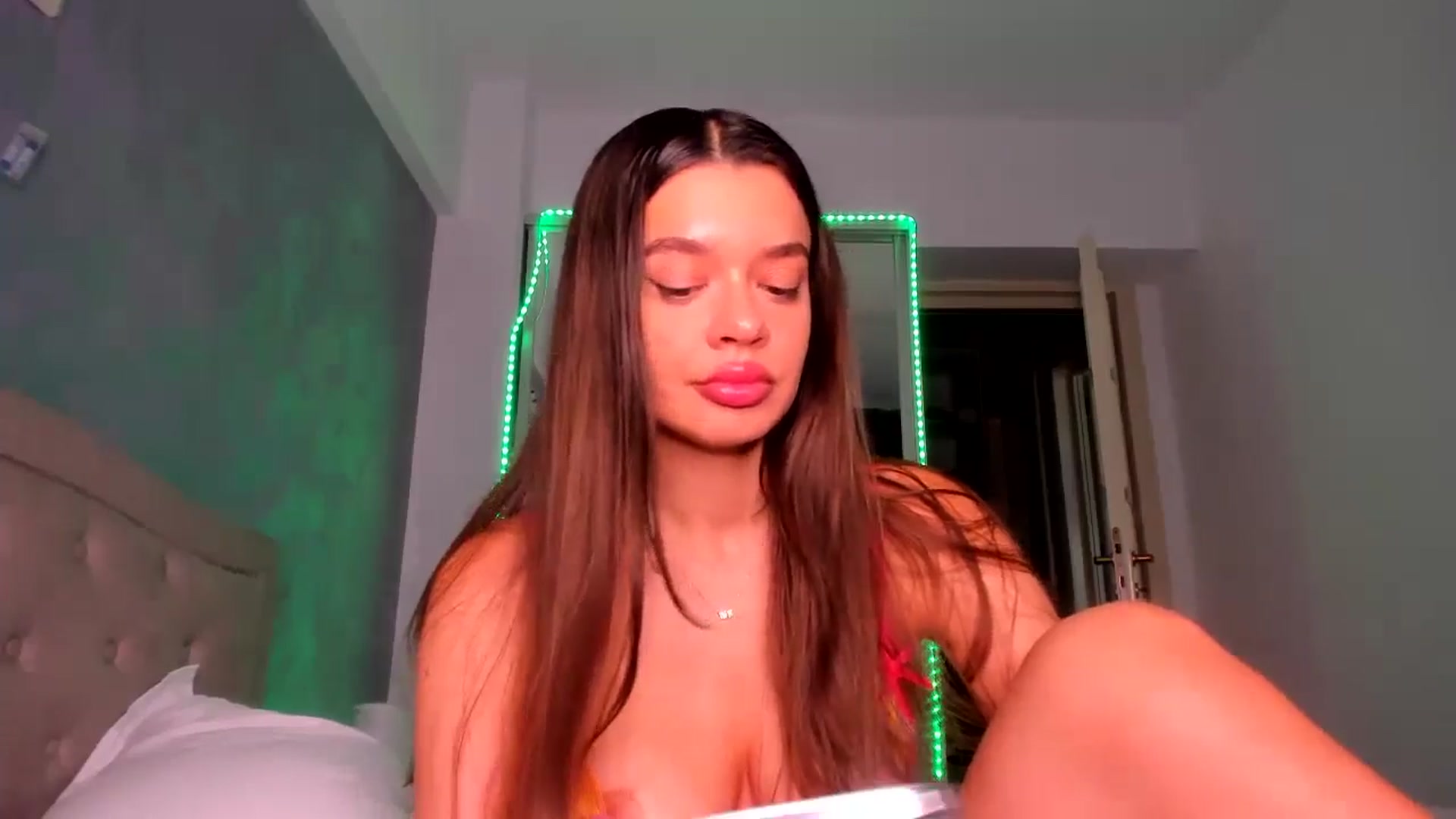 Gallery image thumbnail from Miss_Medyson's myfreecams stream on, 06/12/2024, 10:59 image 5 of 20