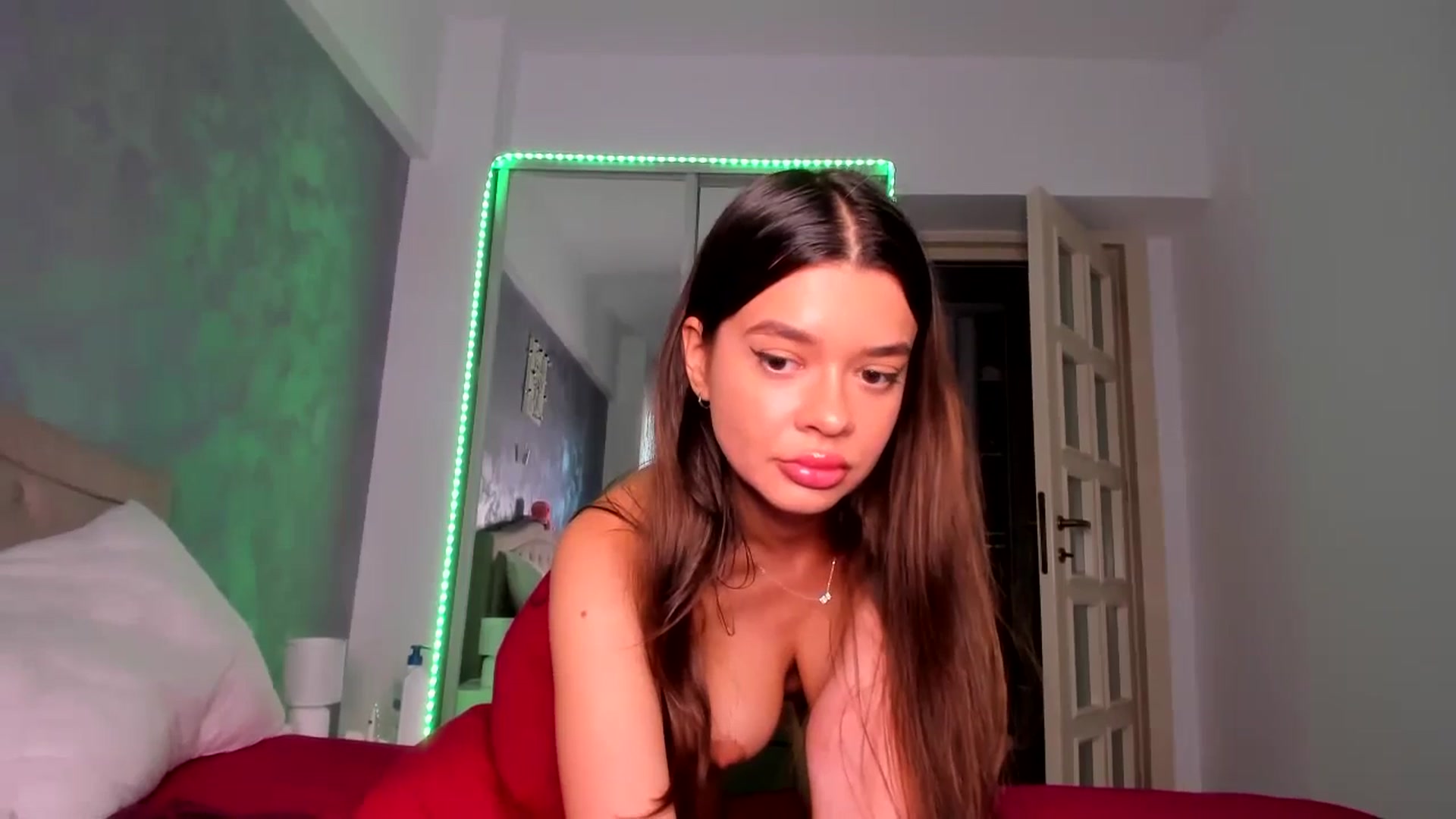 Gallery image thumbnail from Miss_Medyson's myfreecams stream on, 06/20/2024, 10:45 image 16 of 20