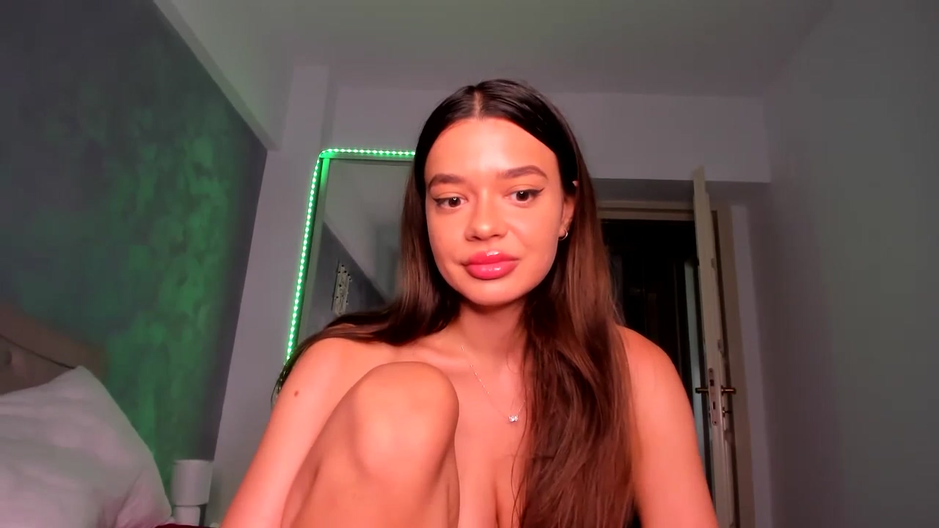 Gallery image thumbnail from Miss_Medyson's myfreecams stream on, 06/20/2024, 10:45 image 6 of 20