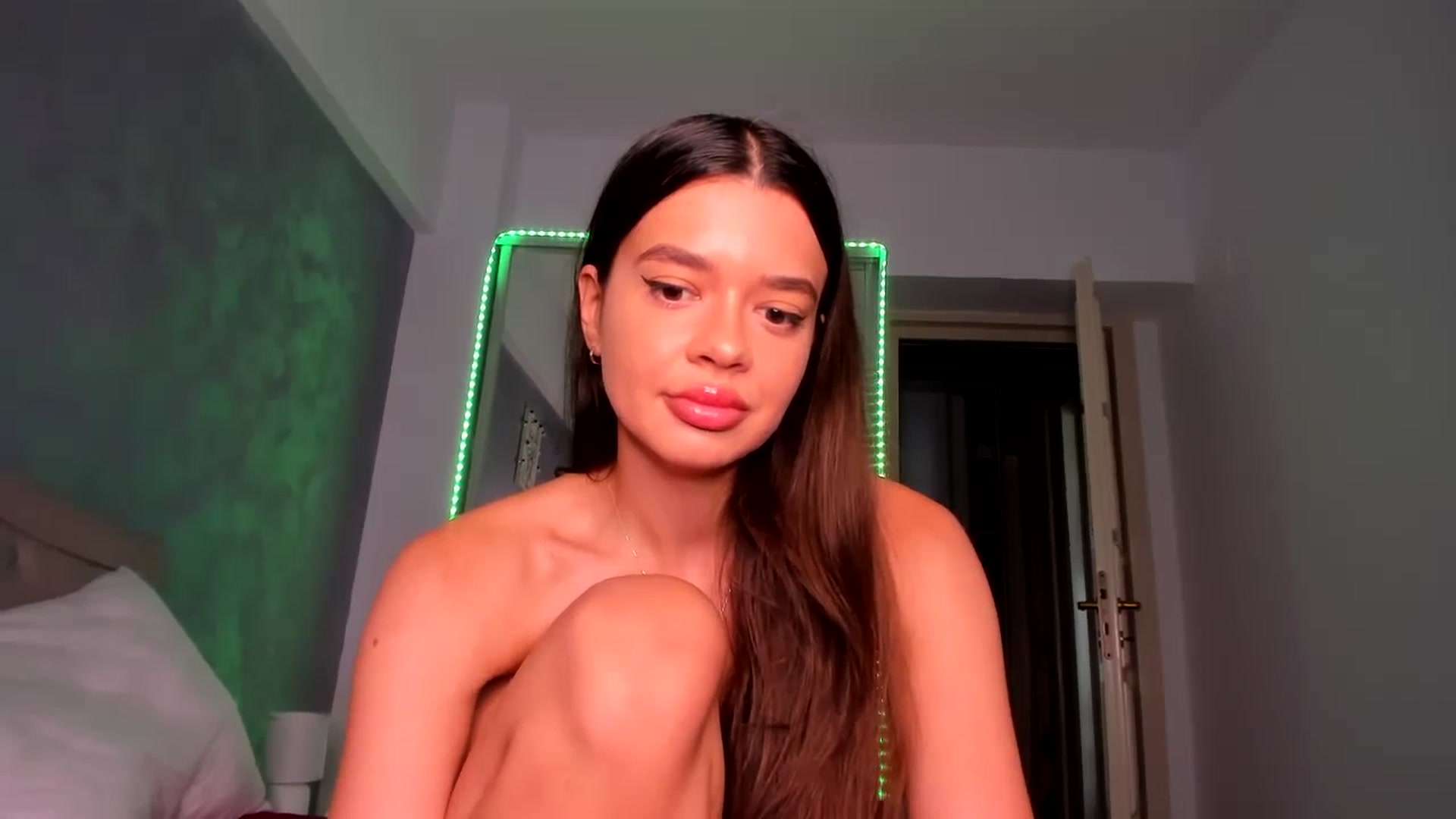 Gallery image thumbnail from Miss_Medyson's myfreecams stream on, 06/20/2024, 10:45 image 7 of 20