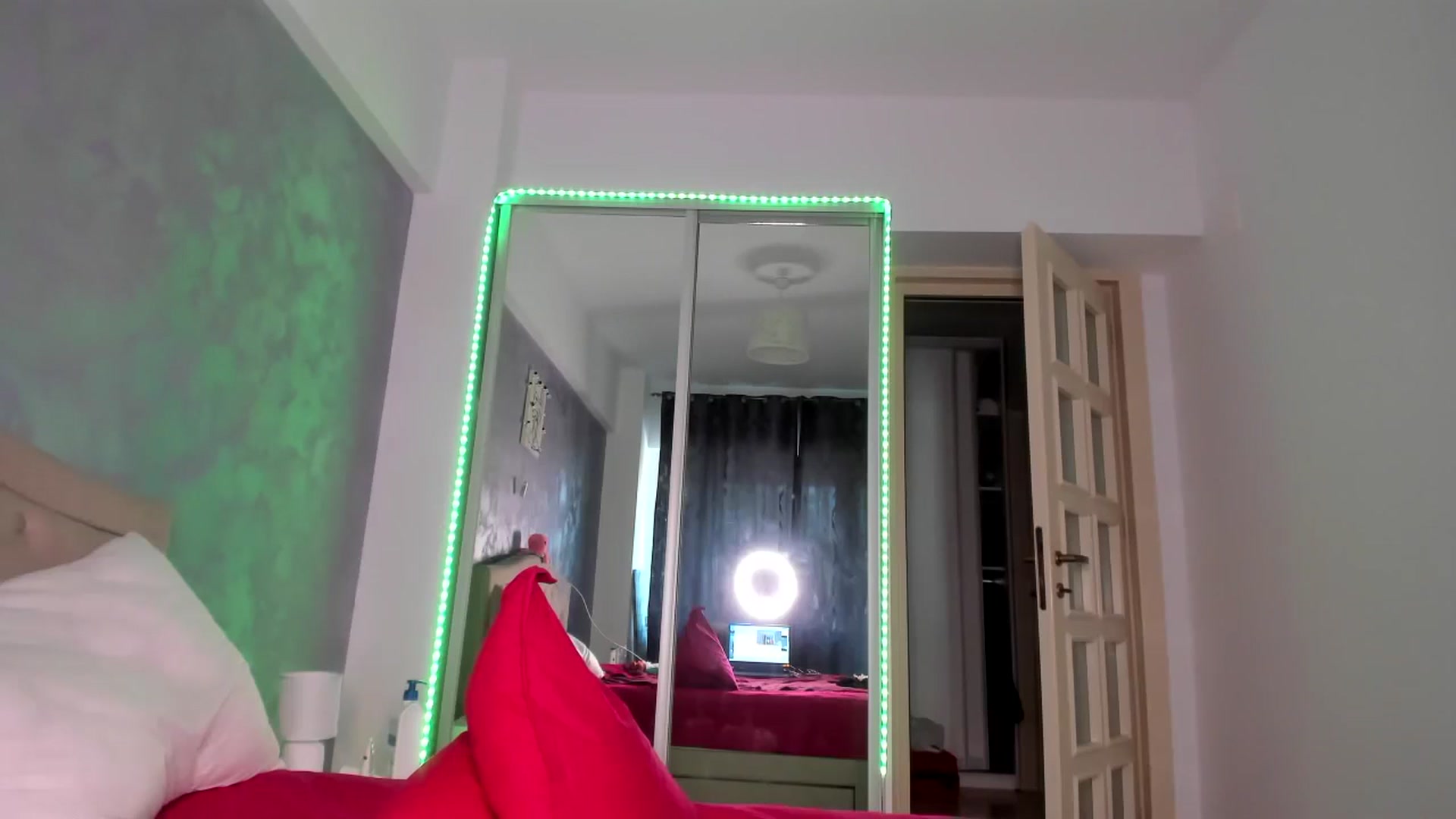 Gallery image thumbnail from Miss_Medyson's myfreecams stream on, 06/20/2024, 10:45 image 15 of 20