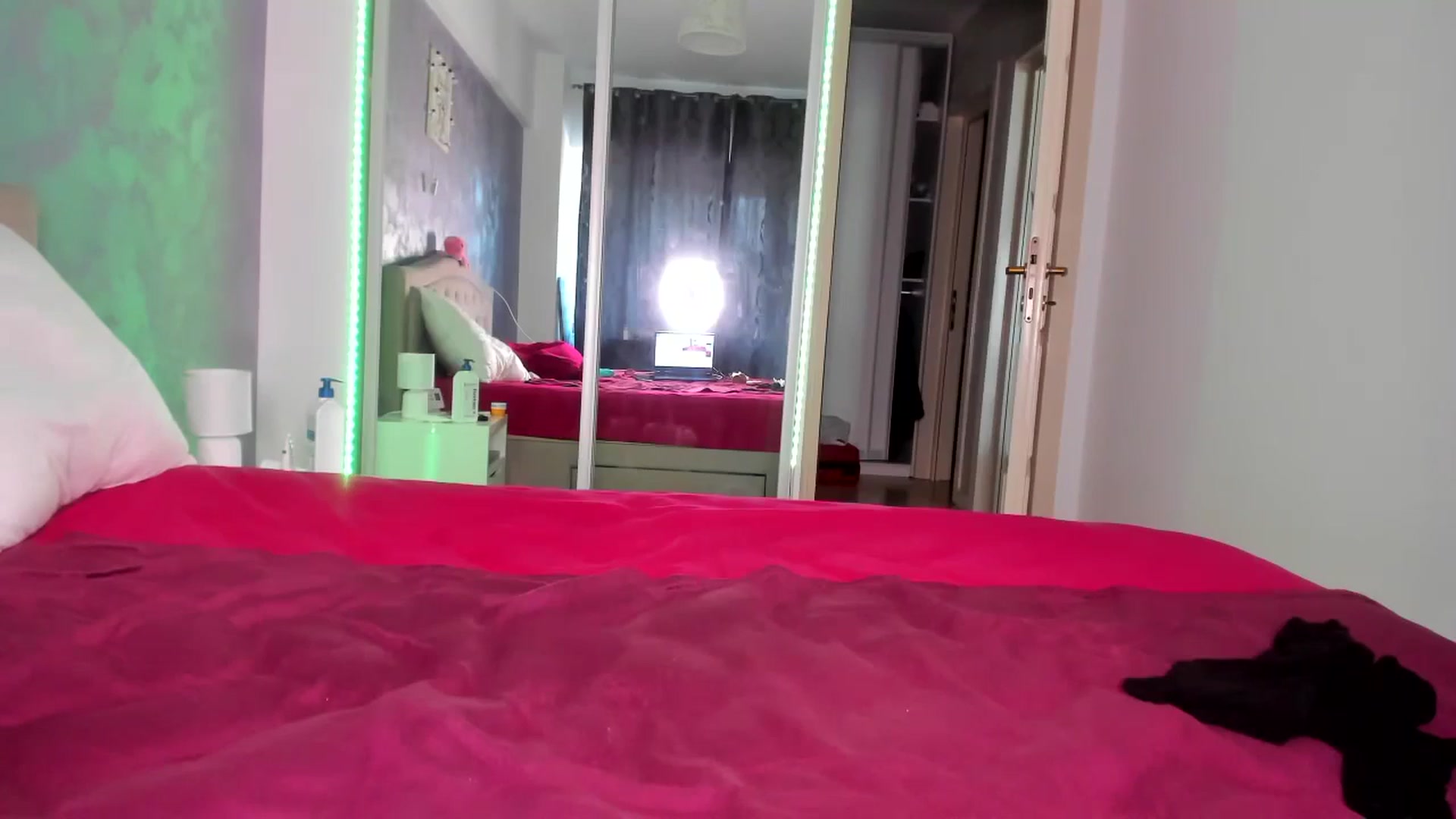 Gallery image thumbnail from Miss_Medyson's myfreecams stream on, 06/20/2024, 11:48 image 5 of 20