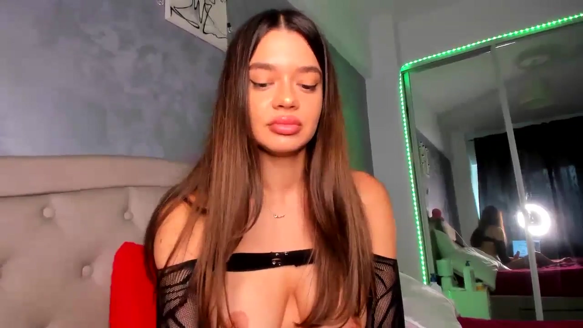 Gallery image thumbnail from Miss_Medyson's myfreecams stream on, 06/25/2024, 10:34 image 10 of 20