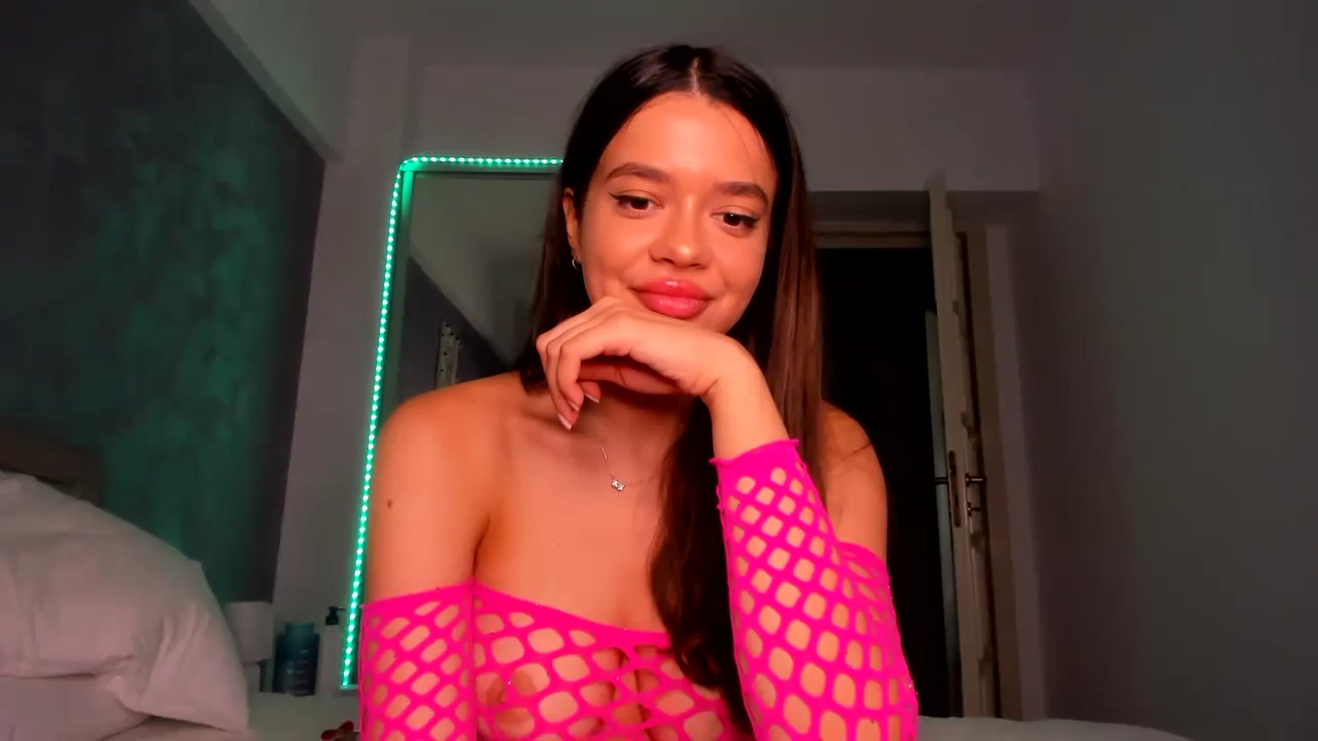 Gallery image thumbnail from Miss_Medyson's myfreecams stream on, 06/27/2024, 10:04 image 19 of 20