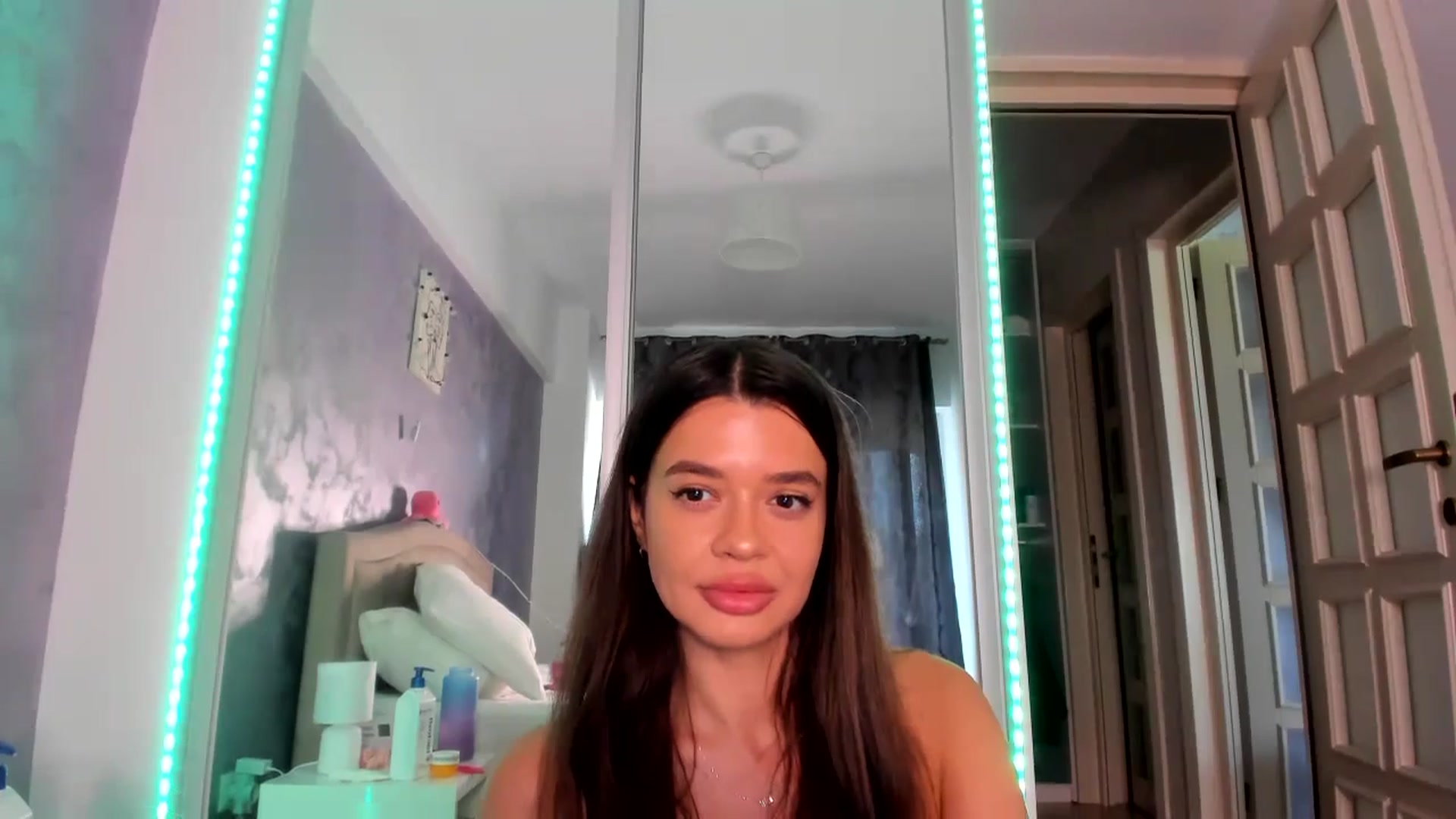 Gallery image thumbnail from Miss_Medyson's myfreecams stream on, 06/27/2024, 11:25 image 14 of 20