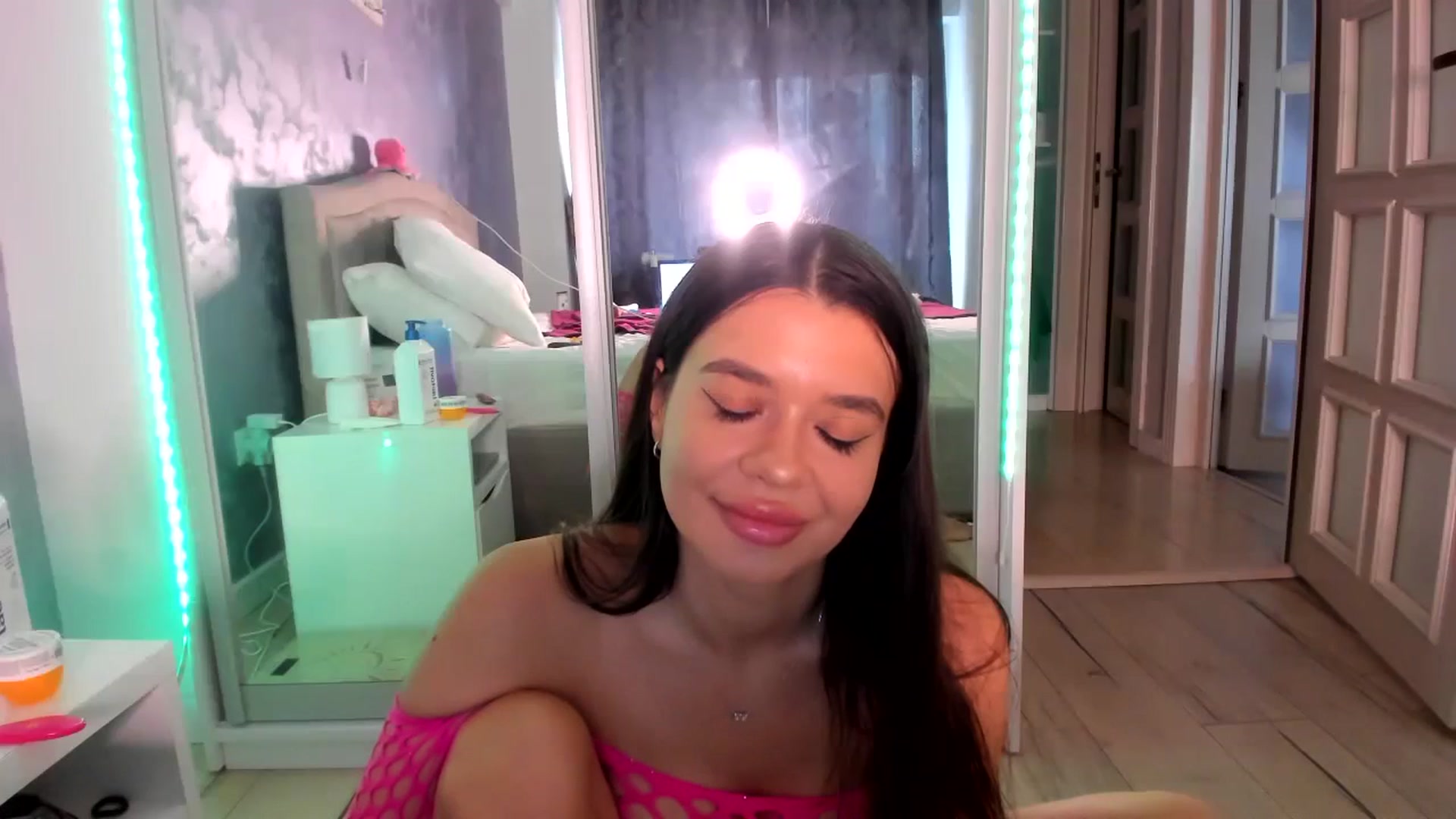 Gallery image thumbnail from Miss_Medyson's myfreecams stream on, 06/27/2024, 11:25 image 20 of 20