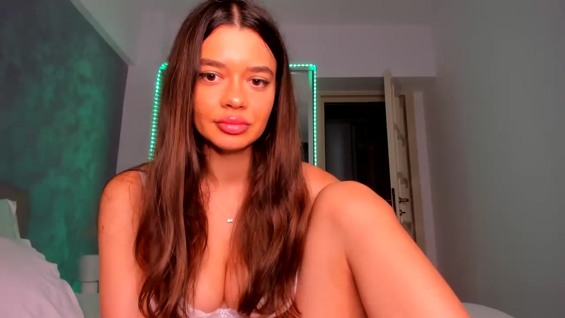 Gallery image thumbnail from Miss_Medyson's myfreecams stream on, 06/29/2024, 11:01 image 2 of 20