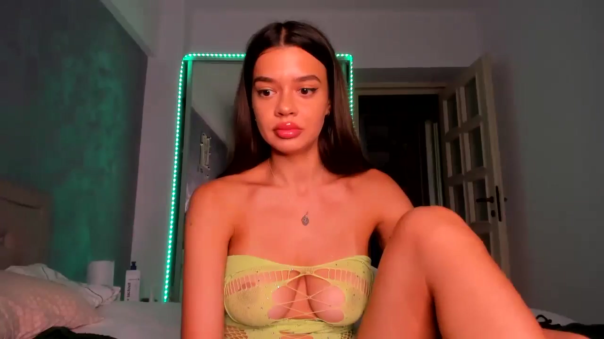Gallery image thumbnail from Miss_Medyson's myfreecams stream on, 07/14/2024, 09:29 image 10 of 20