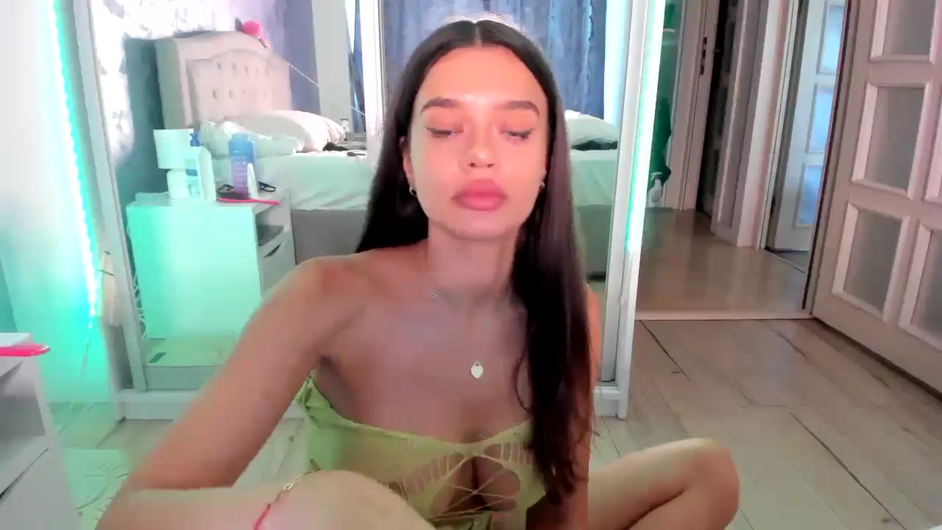 Gallery image thumbnail from Miss_Medyson's myfreecams stream on, 07/14/2024, 11:42 image 15 of 20