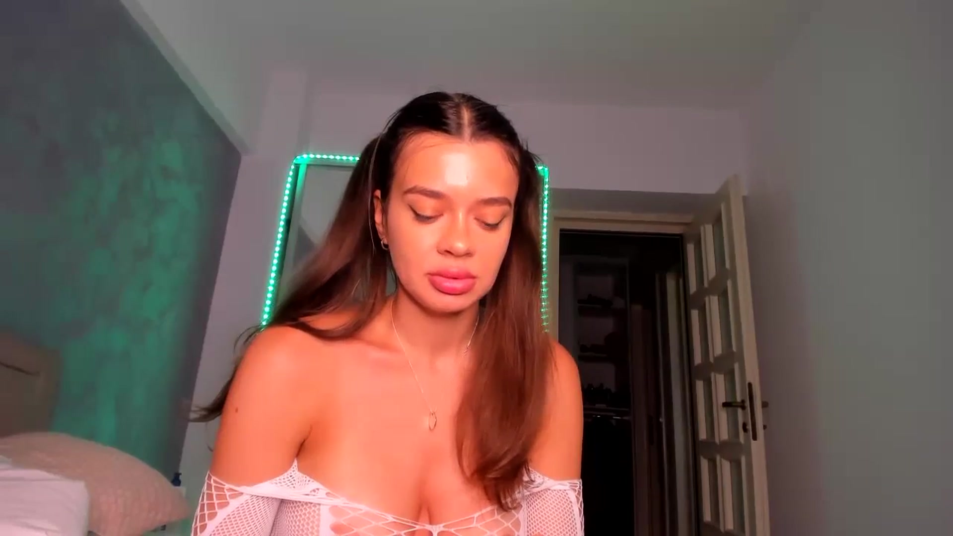 Gallery image thumbnail from Miss_Medyson's myfreecams stream on, 07/15/2024, 13:40 image 4 of 20