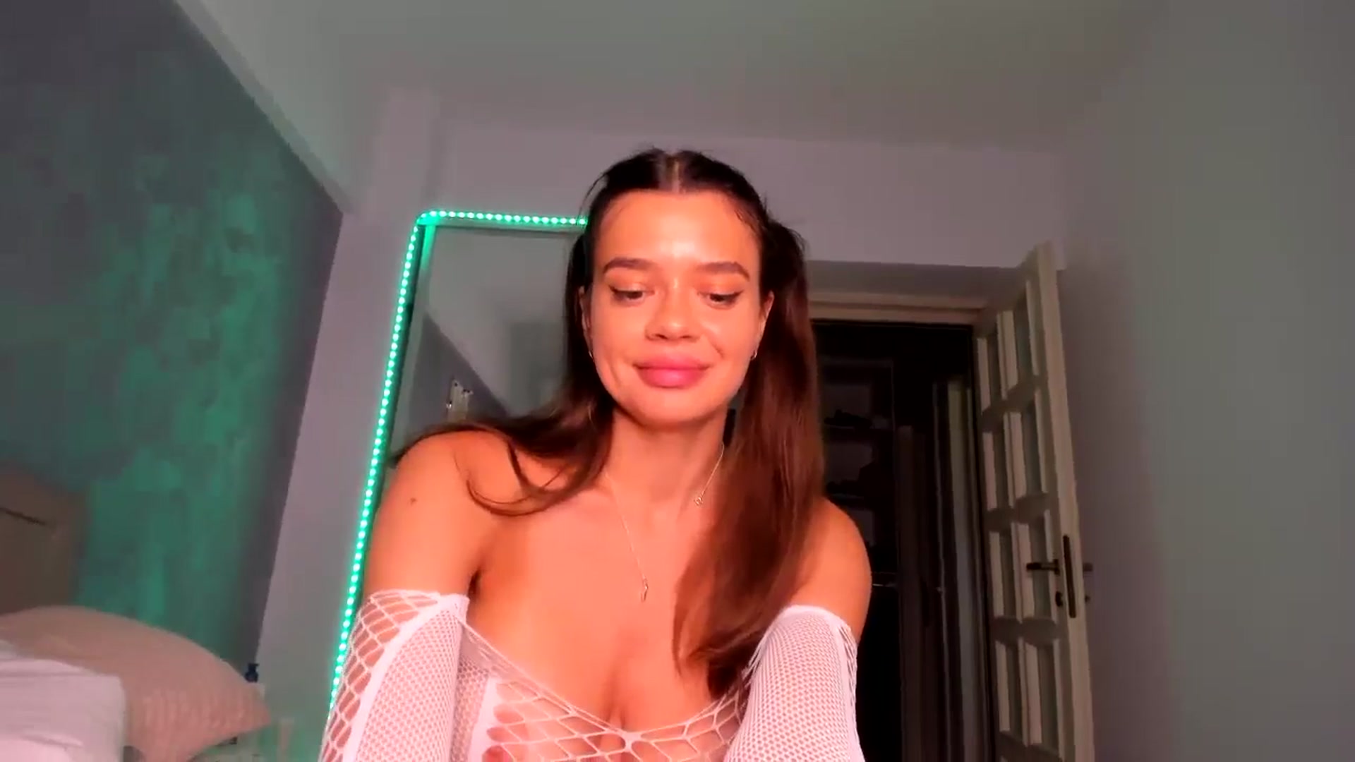 Gallery image thumbnail from Miss_Medyson's myfreecams stream on, 07/15/2024, 13:40 image 8 of 20